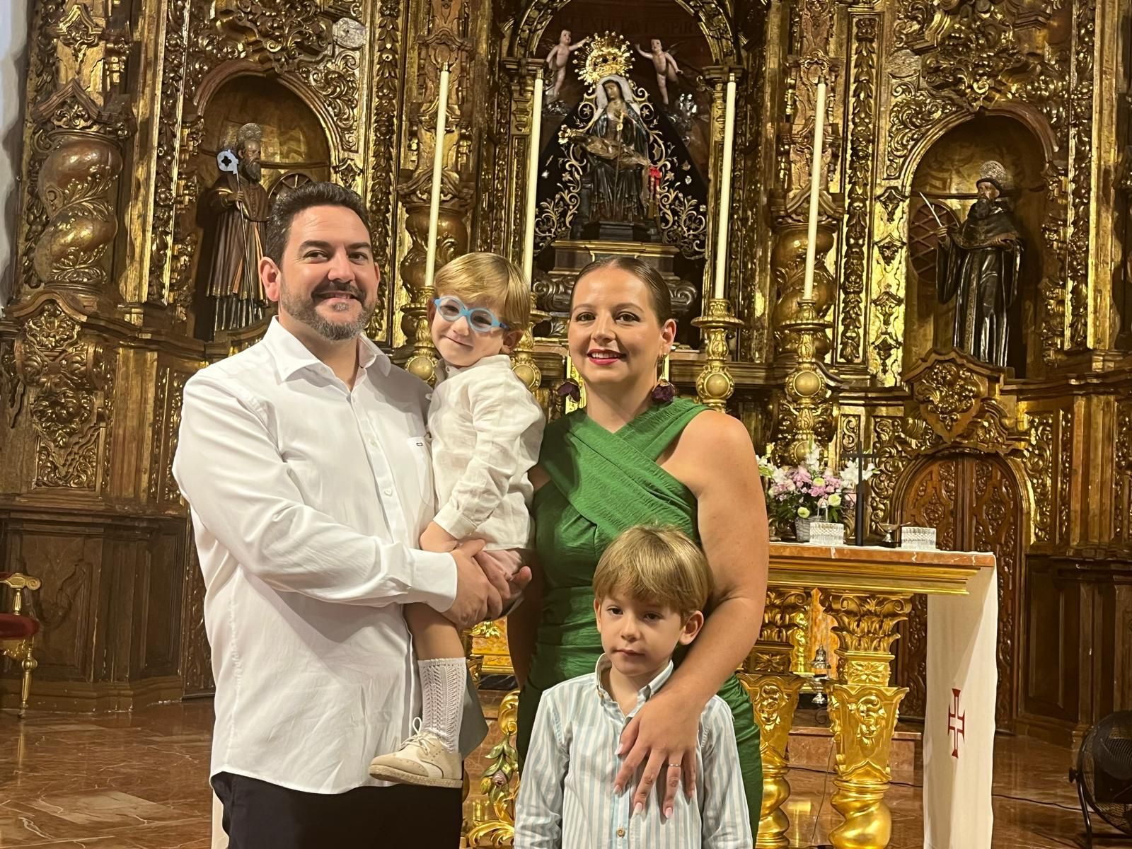 Carlota, Guillermo y Óliver reciben el sacramento del bautismo