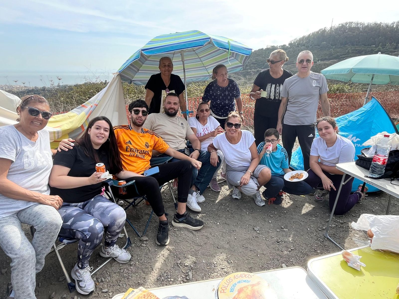 Una Mochila vivida con un ojo puesto en la preservación del entorno natural Una Mochila vivida con un ojo puesto en la preservación del entorno natural