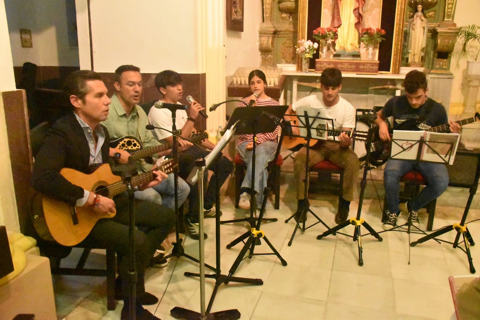 Bendición de las cruces en la iglesia de San Francisco