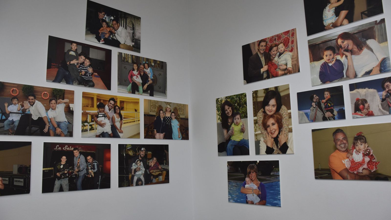 Algunas de las fotografías que decoran las paredes de la Asociación Síndrome de Down Ceuta