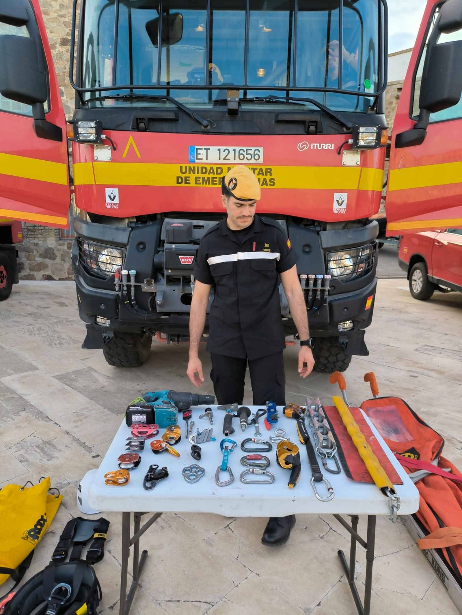 La UME expone sus medios en las Murallas Reales