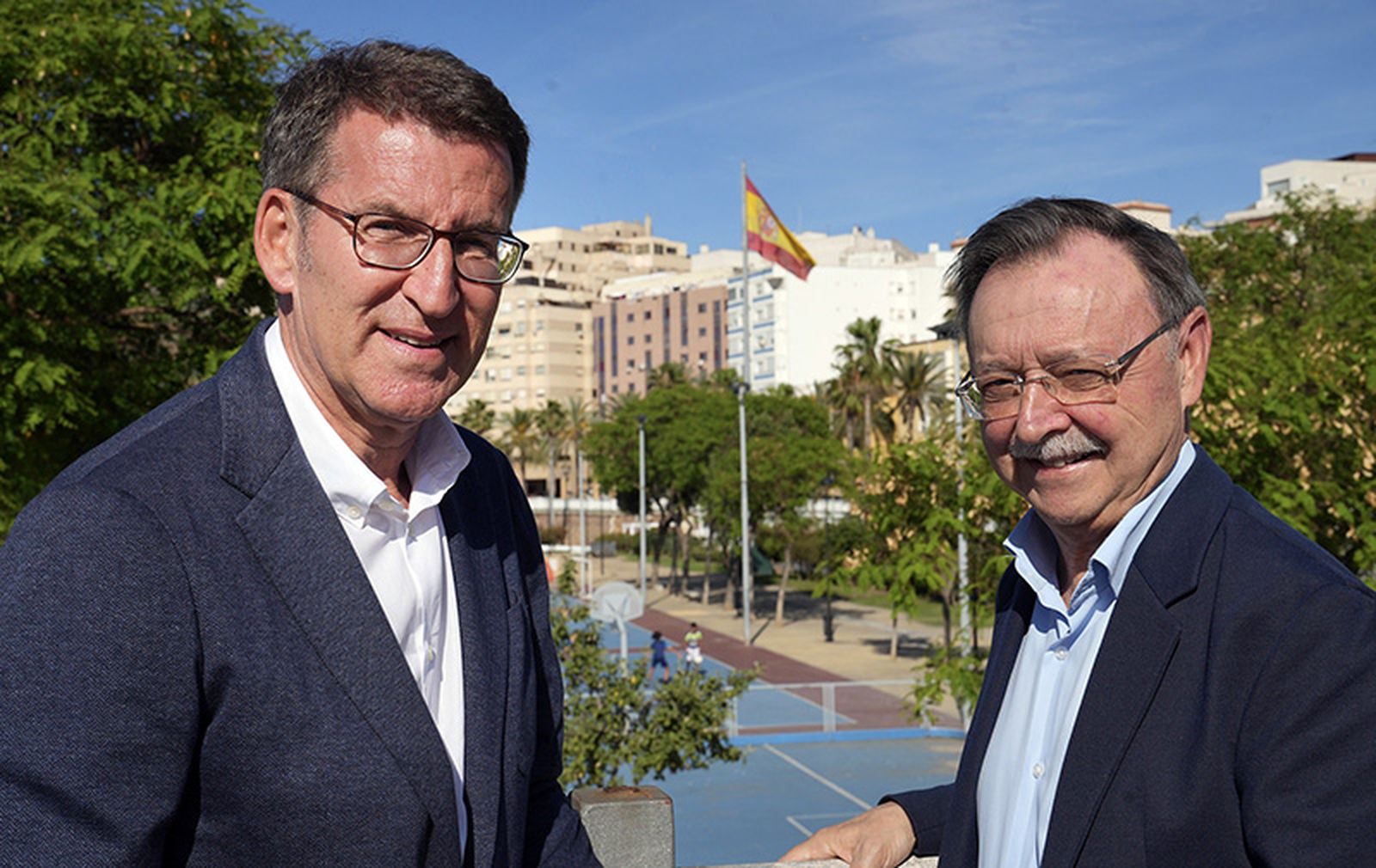 El líder nacional del PP, Núñez Feijóo, junto al presidente ceutí, Juan Vivas