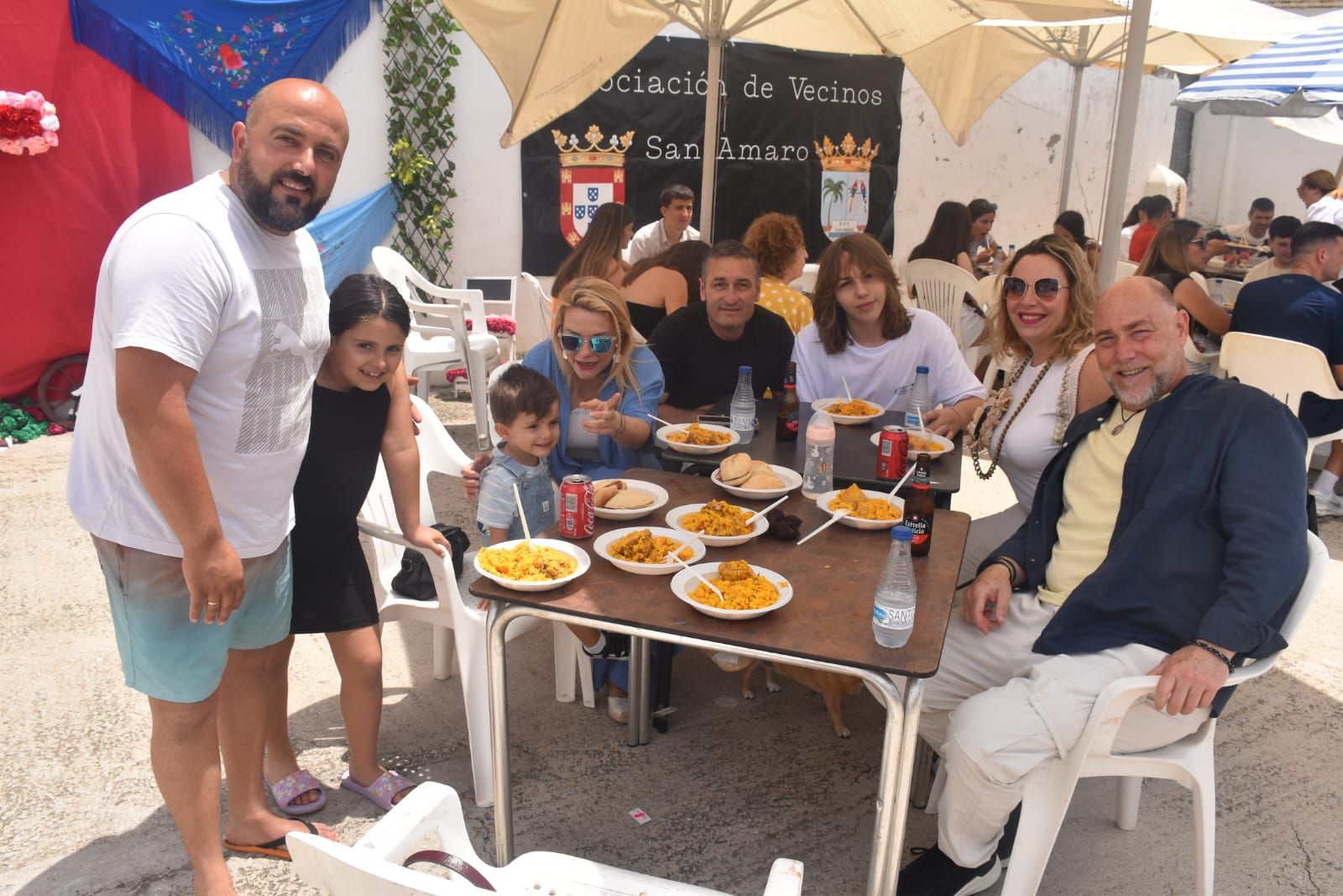 San Amaro celebra una cruz de mayo especial en el corazón de la barriada