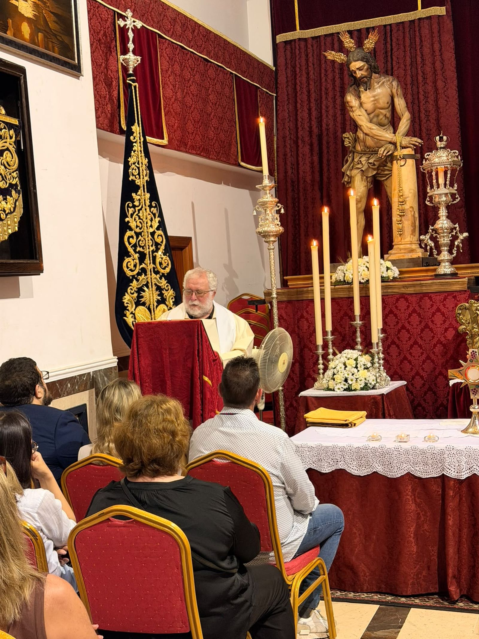 La Flagelación inicia su Triduo Eucarístico con una jornada de adoración al Santísimo