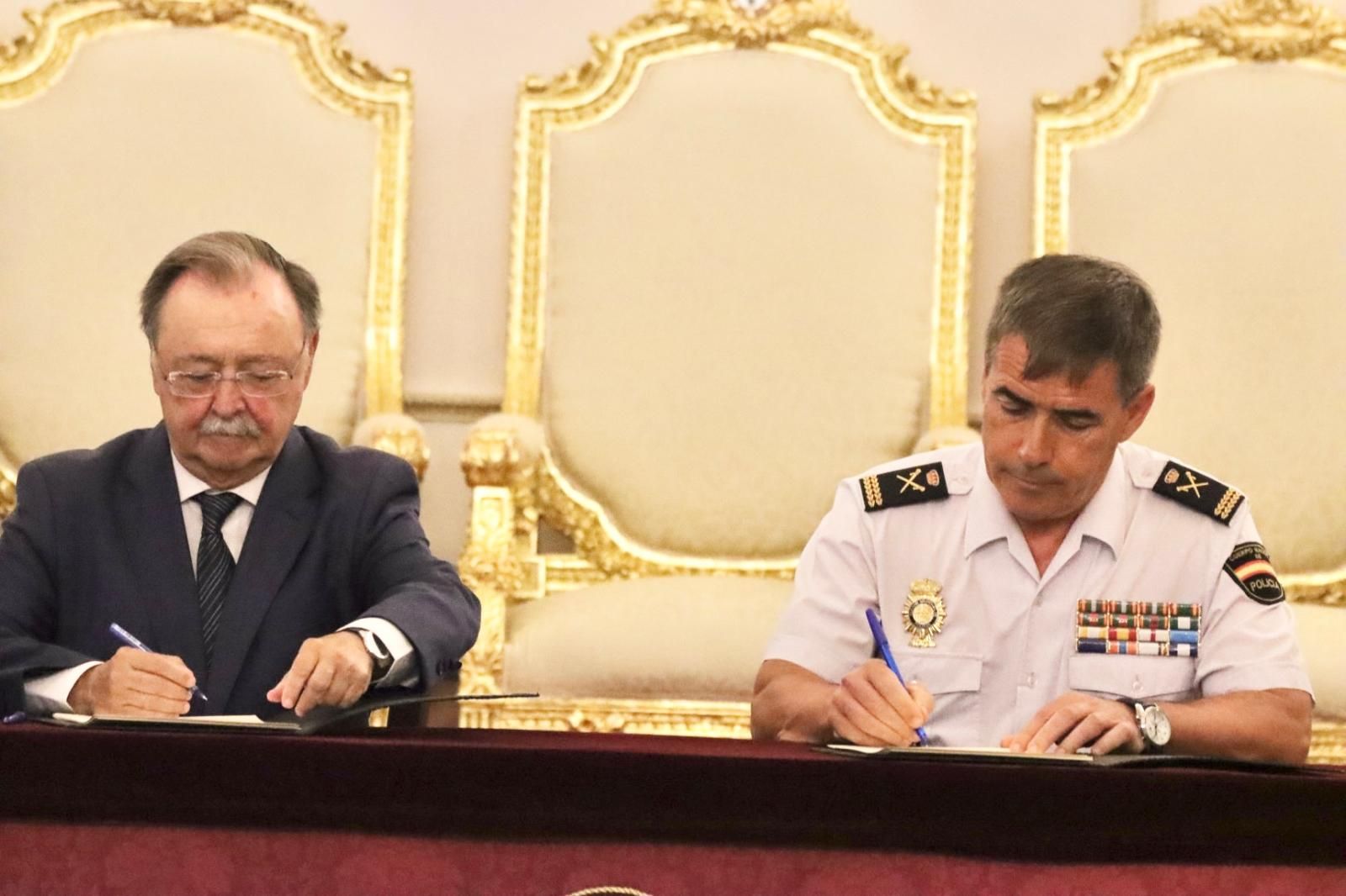 Vivas y Nogueroles firman el convenio