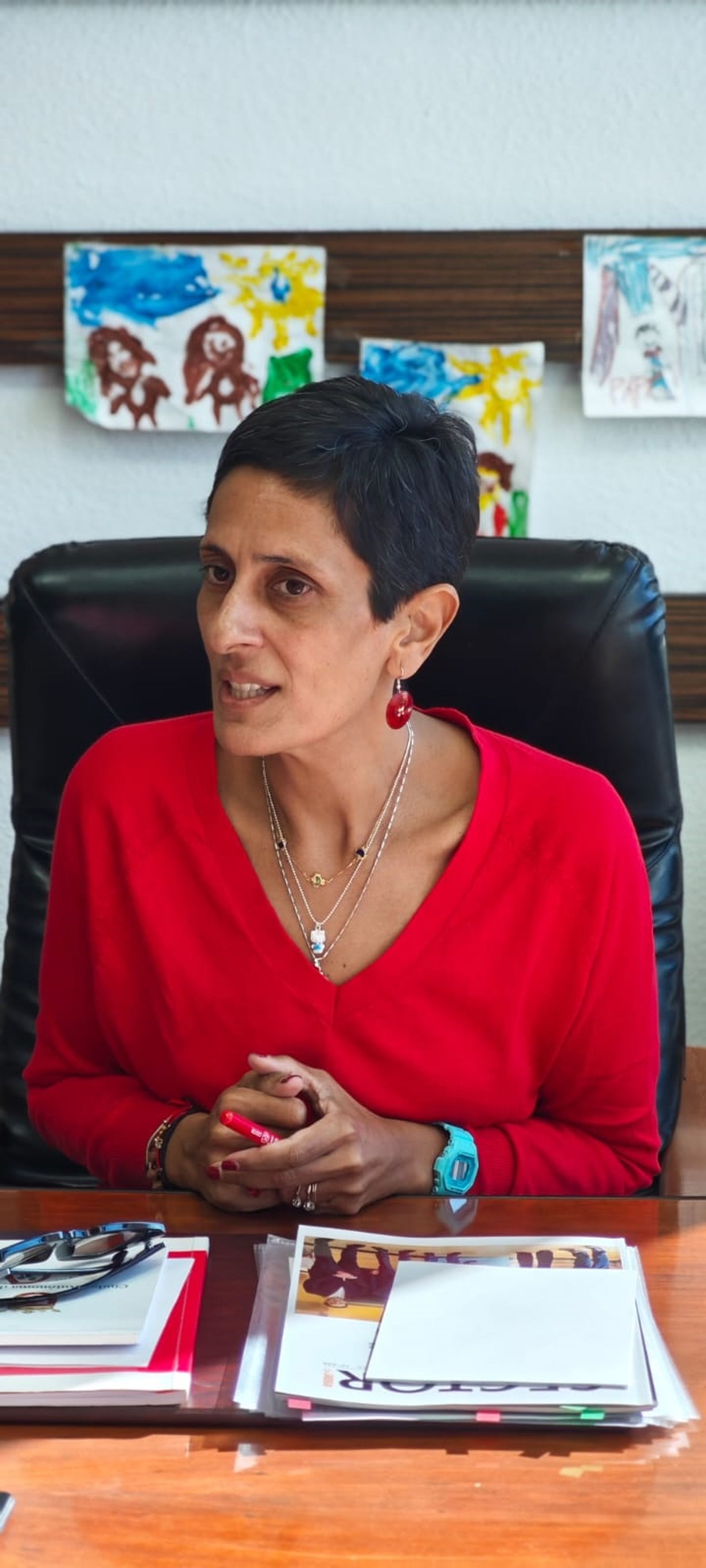 Chandiramani subraya que la falta de estabilidad financiera dificulta la planificación de servicios esenciales y el trabajo de las entidades del tercer sector.