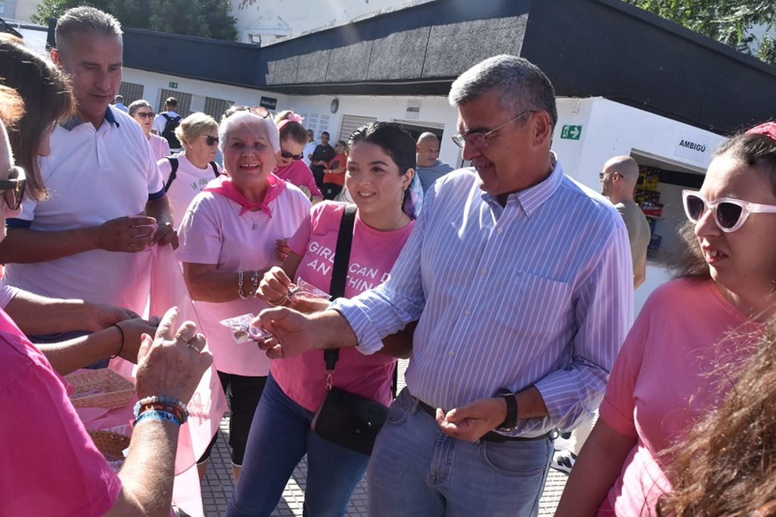 El delegado del Gobierno, Rafael García, y la oncóloga de Ceuta, Hanan Ahmed Ouahid / FOTO NICOL´S El delegado del Gobierno, Rafael García, y la oncóloga de Ceuta, Hanan Ahmed Ouahid / FOTO NICOL´S