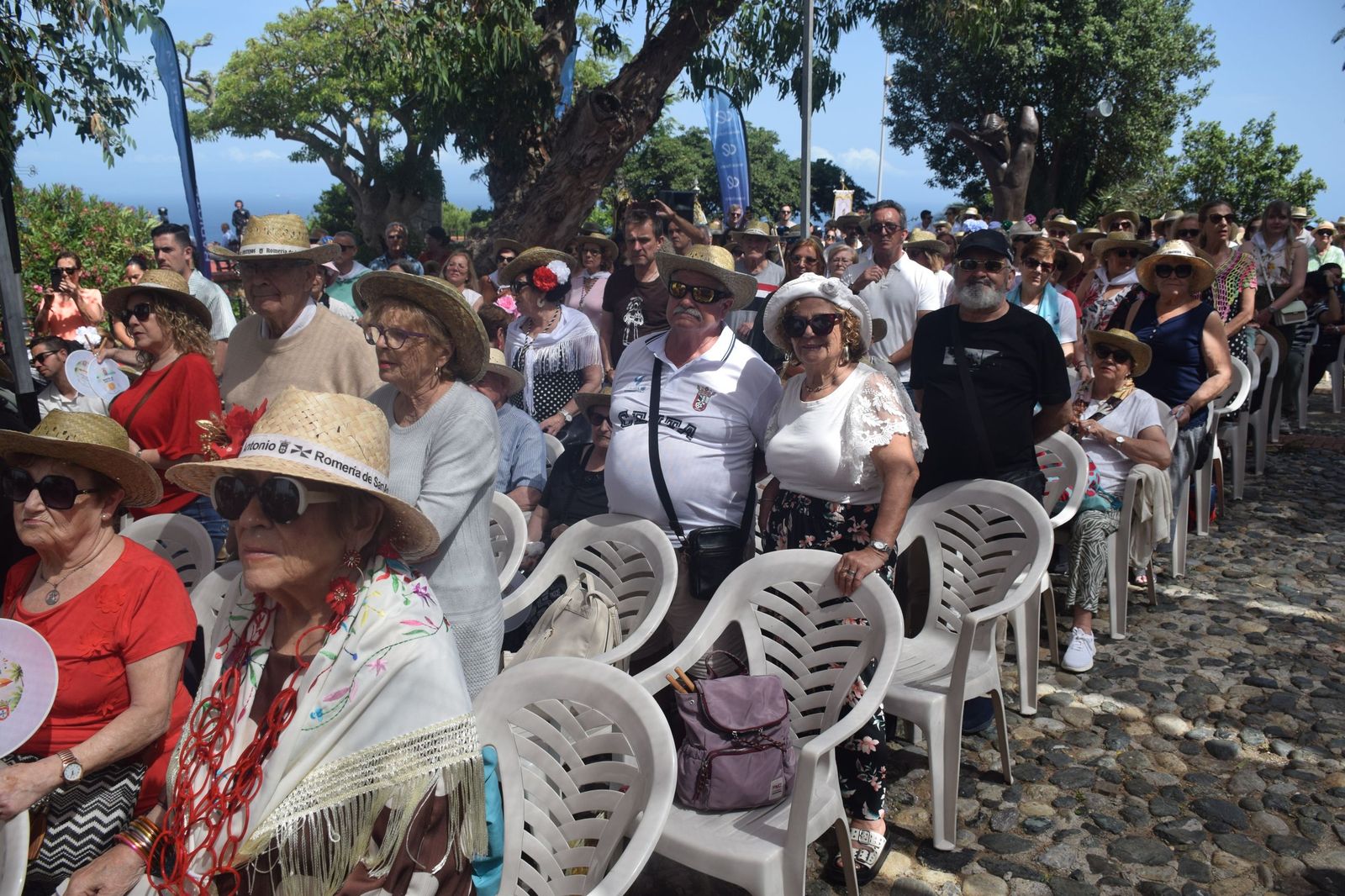 Tradición, fe y calor: Ceuta se vuelca con San Antonio