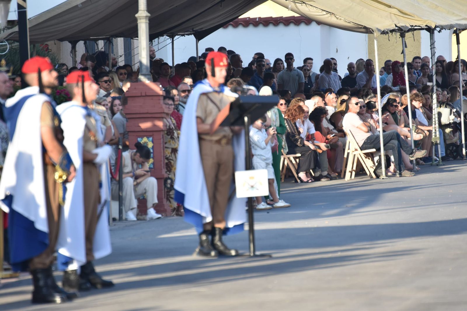 El acuartelamiento González-Tablas acoge una parada militar por el 115 aniversario de Regulares
