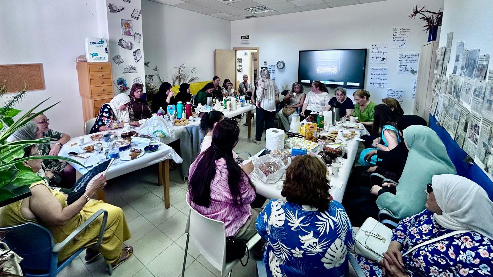 Las alumnas de los Talleres de Participación Social del Centro Asesor de la Mujer (CAM) disfrutan de las actividades por el final de curso