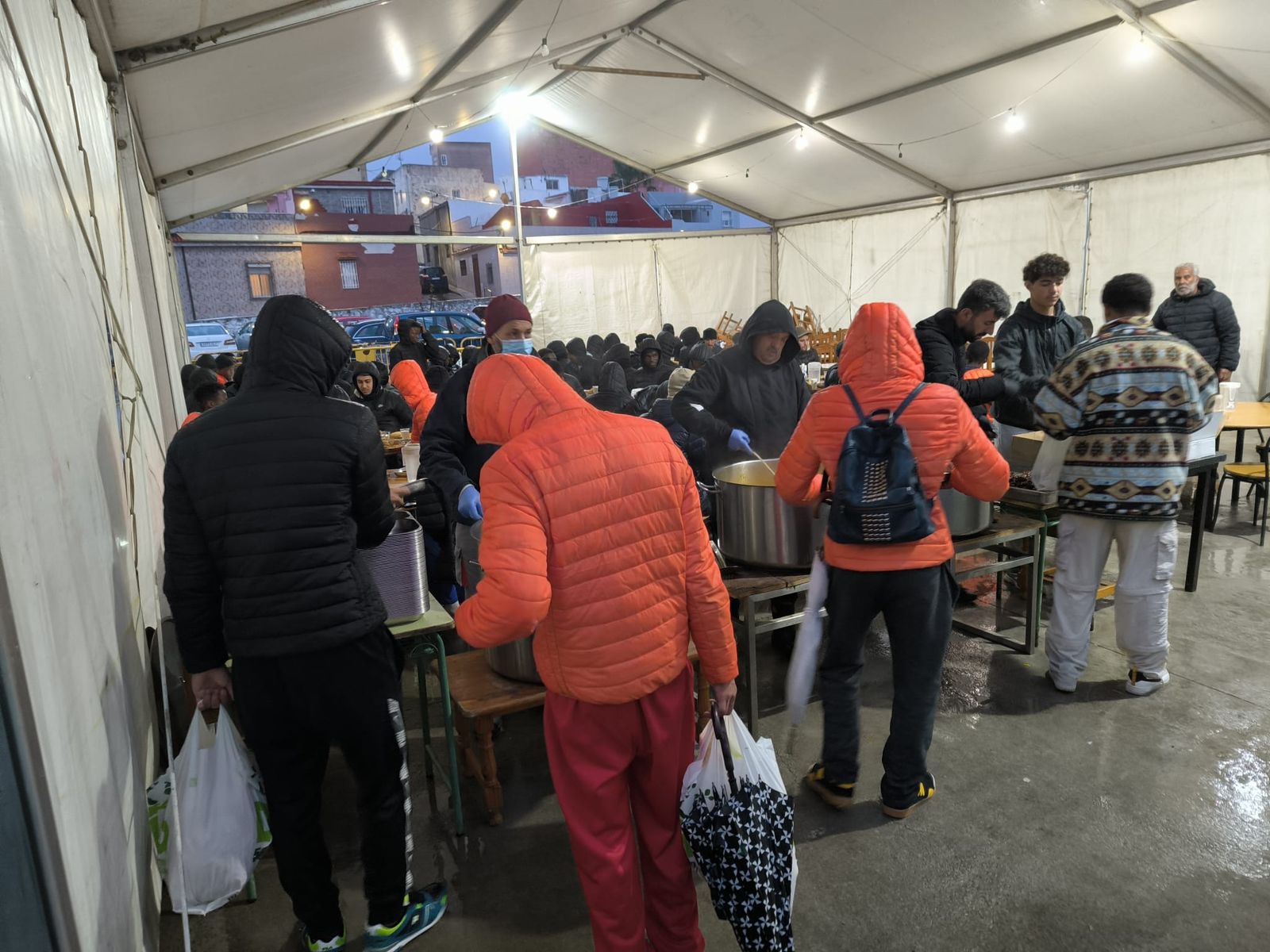 La prensa ceutí disfruta de un delicioso iftar en comunidad y de la mano de Luna Blanca
