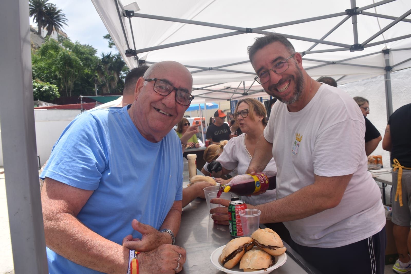 San Amaro celebra una cruz de mayo especial en el corazón de la barriada