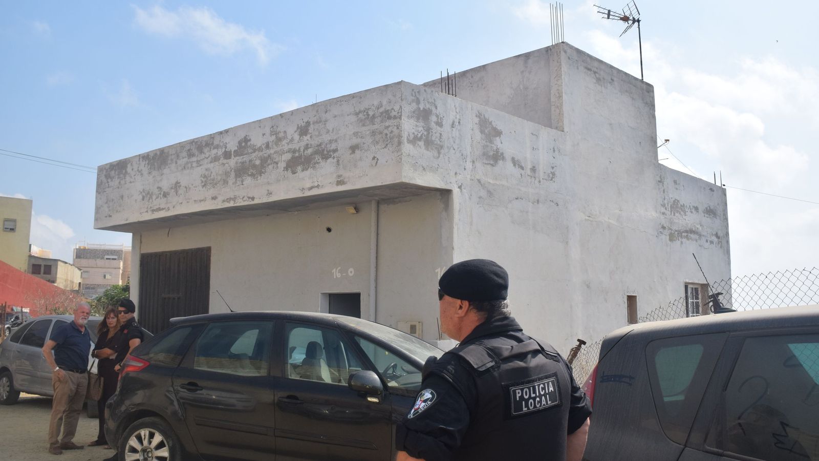 Arcos Quebrados inicia una nueva fase en el proceso de demolición de una vivienda irregular