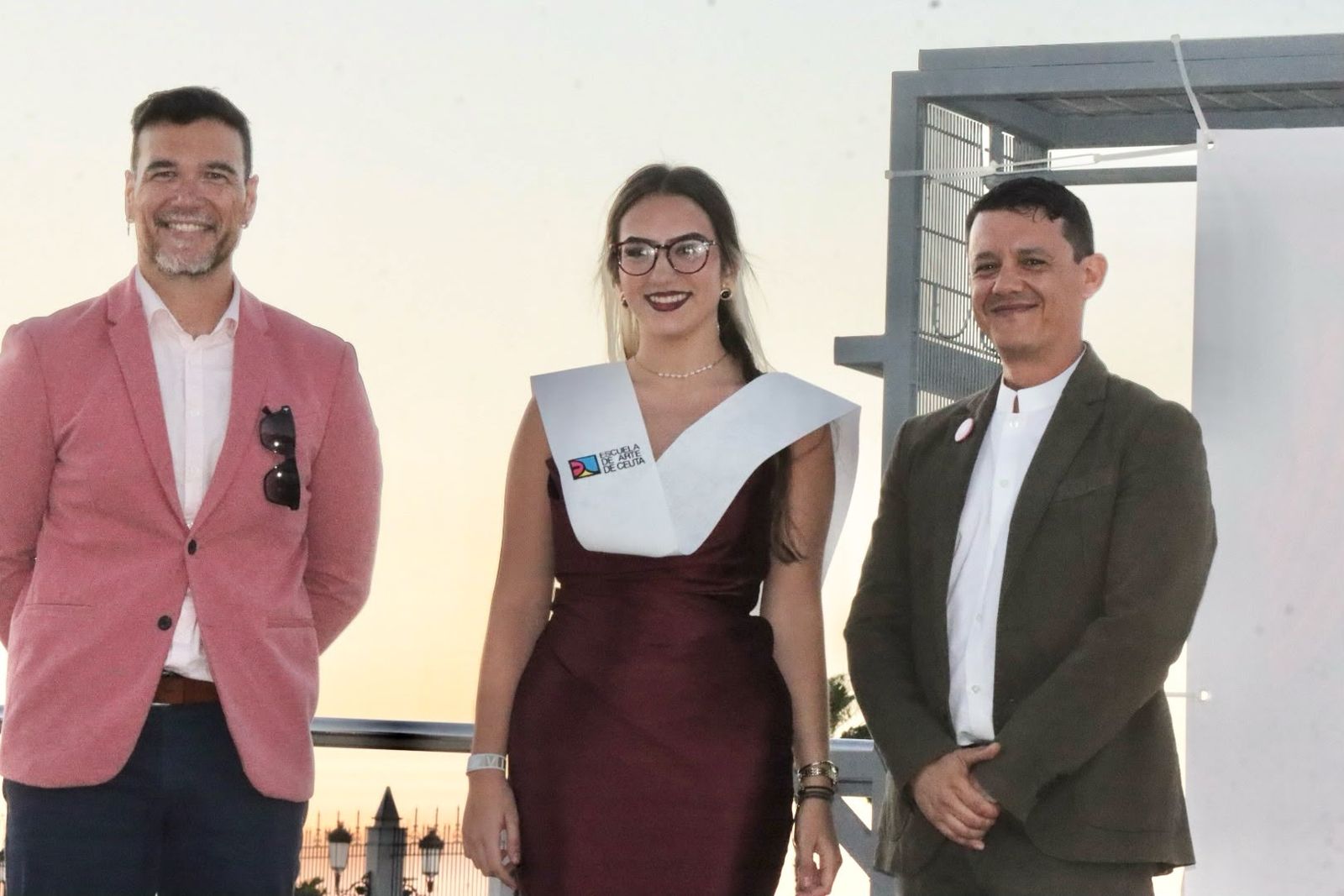 Los grupos de Bachillerato y de Gráfica Interactiva de la Escuela de Arte, graduados