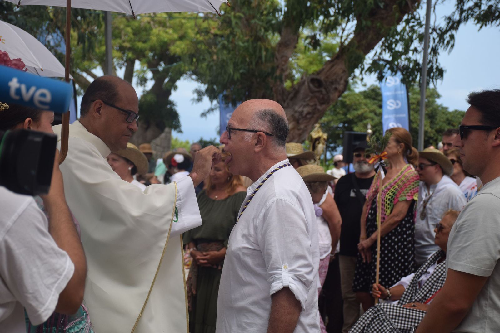 Tradición, fe y calor: Ceuta se vuelca con San Antonio