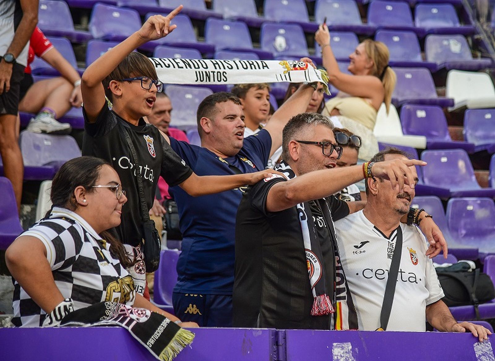 Durante el encuentro  disputado en el Nuevo José Zorrilla frente al Real  Valladolid, junto a otros aficionados caballas  desplazados a tierras pucelanas. FOTO FACTORÍA 9