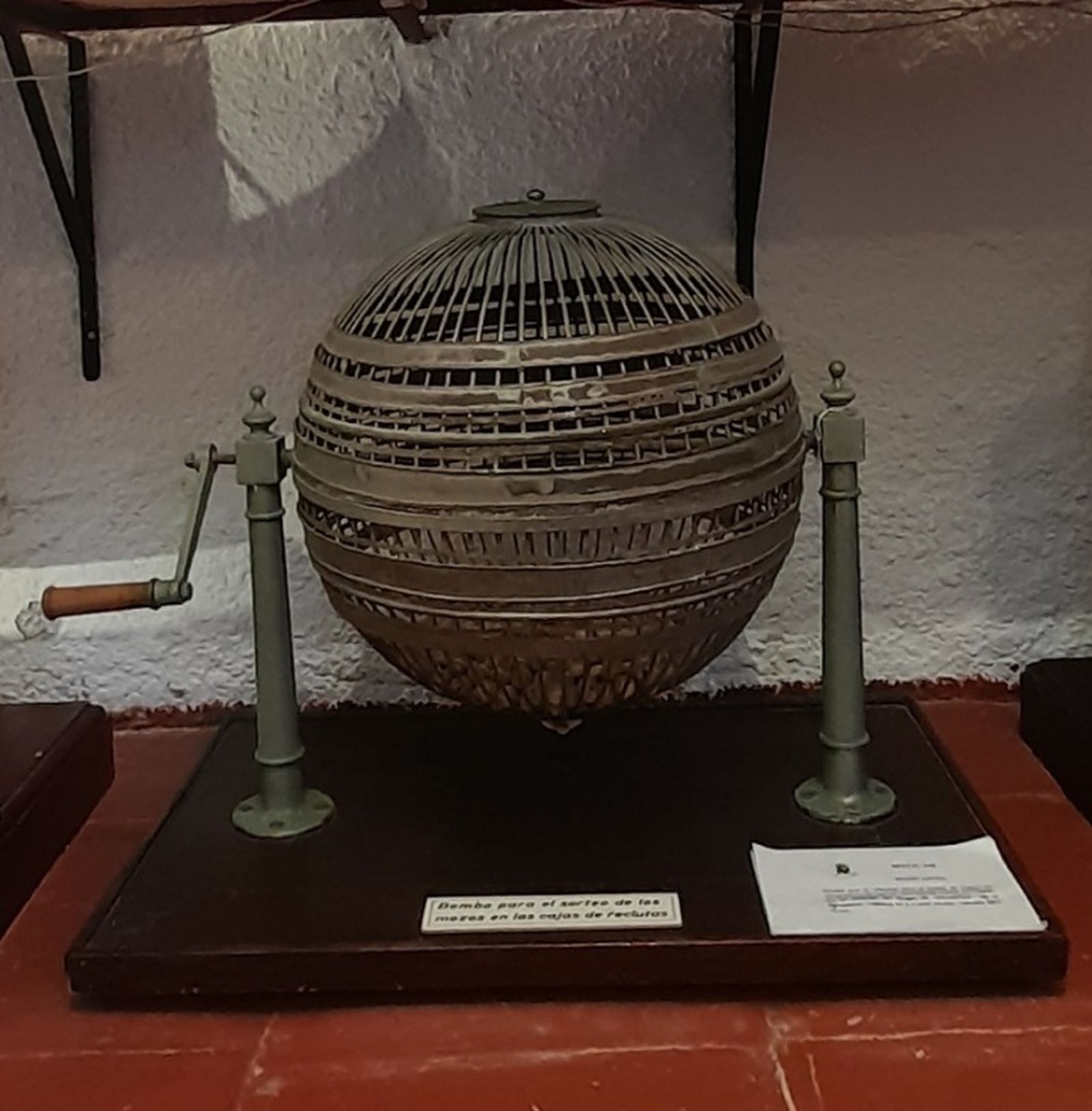 1060_bombo-del-sorteo-de-mozos-de-ceuta-museo-de-el-desnarigado 1060_bombo-del-sorteo-de-mozos-de-ceuta-museo-de-el-desnarigado