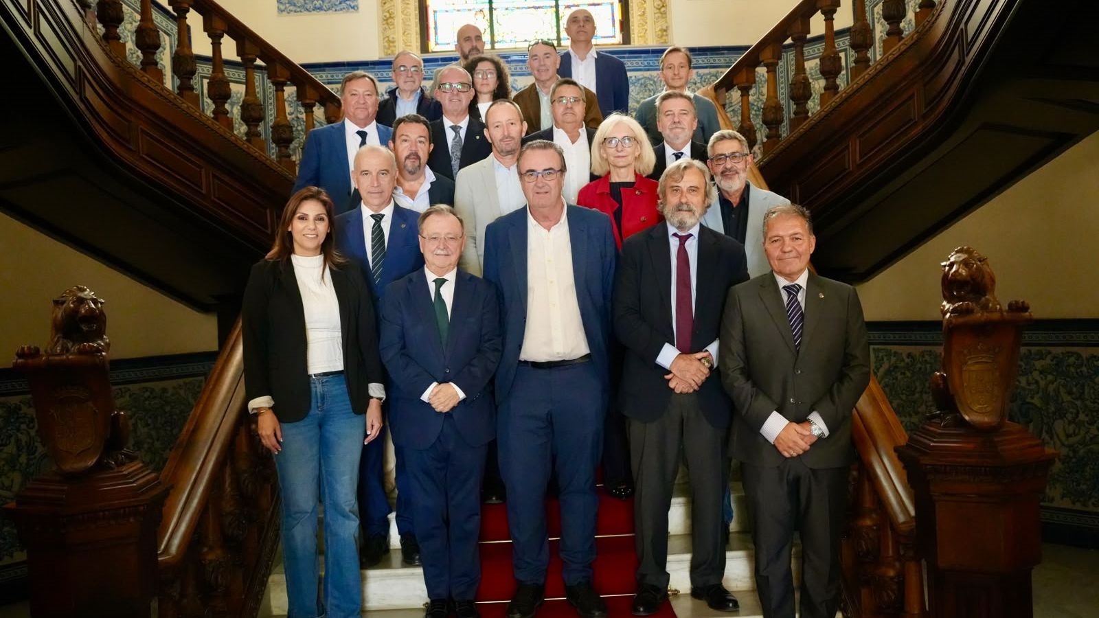 Juan Vivas, junto a la representación de la CESM