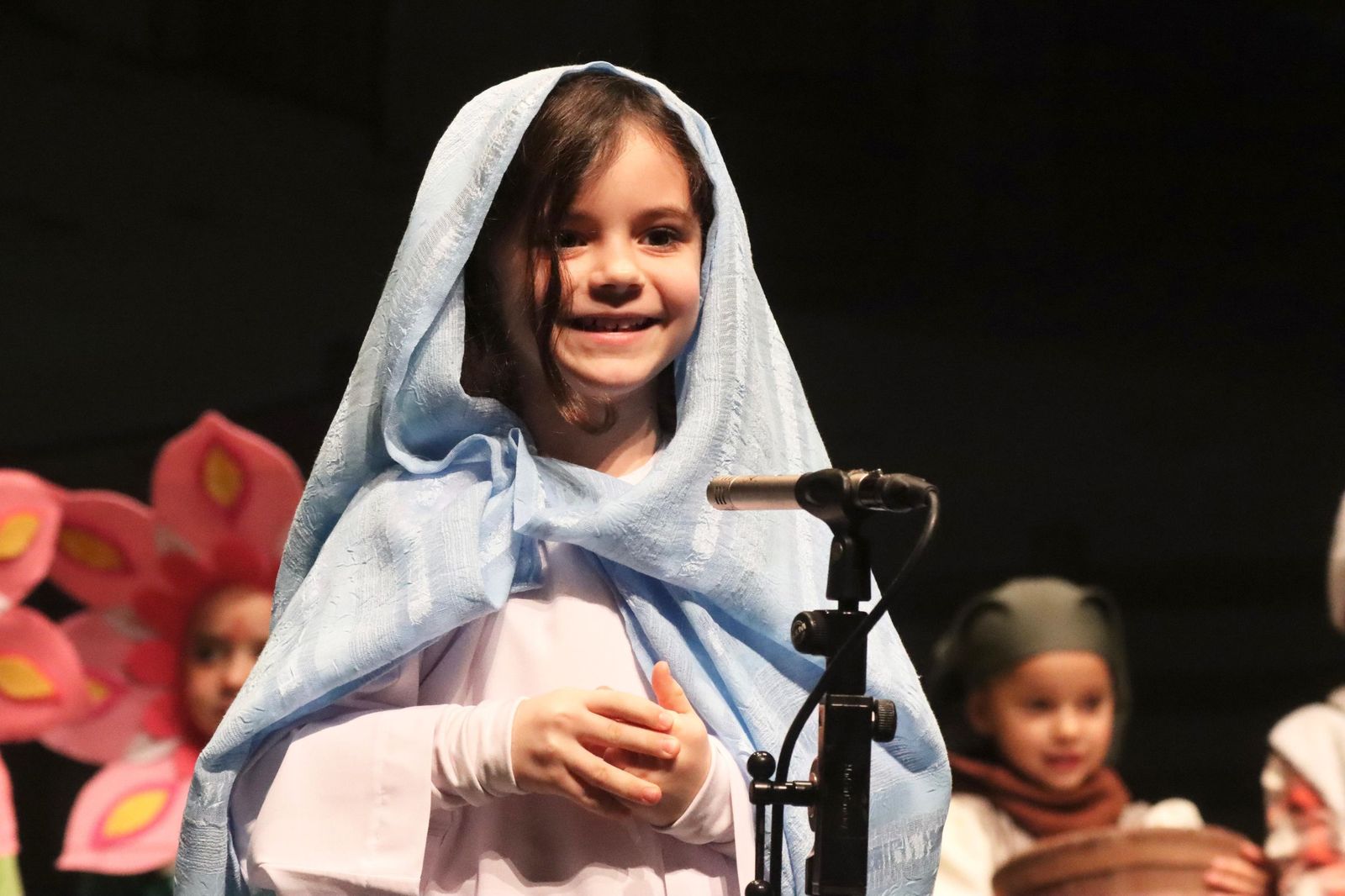 Una de las pequeñas participantes en la muestra