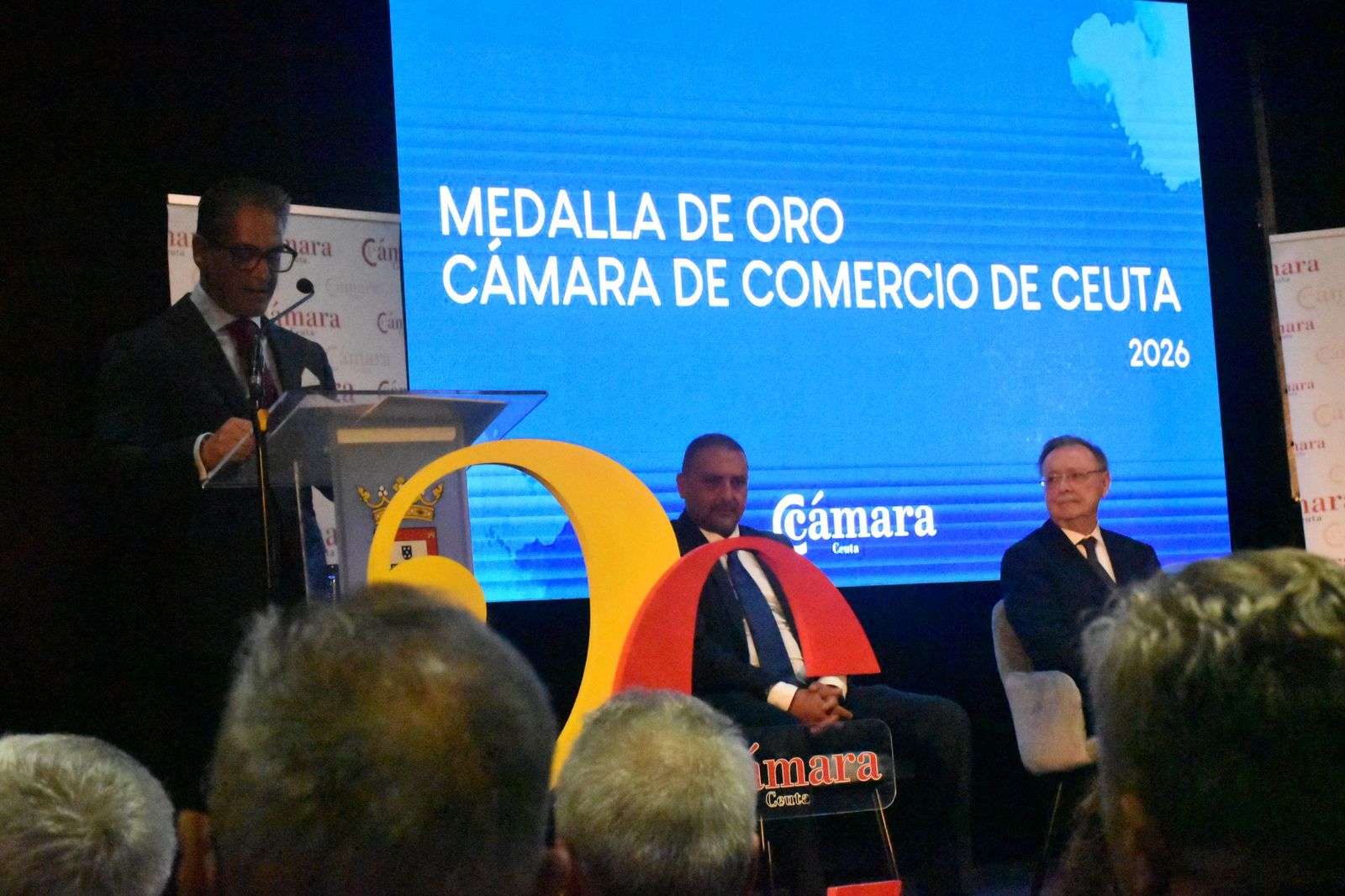 Luhay Hamido recibe la Medalla de Oro de la Cámara por su compromiso con el deporte ceutí