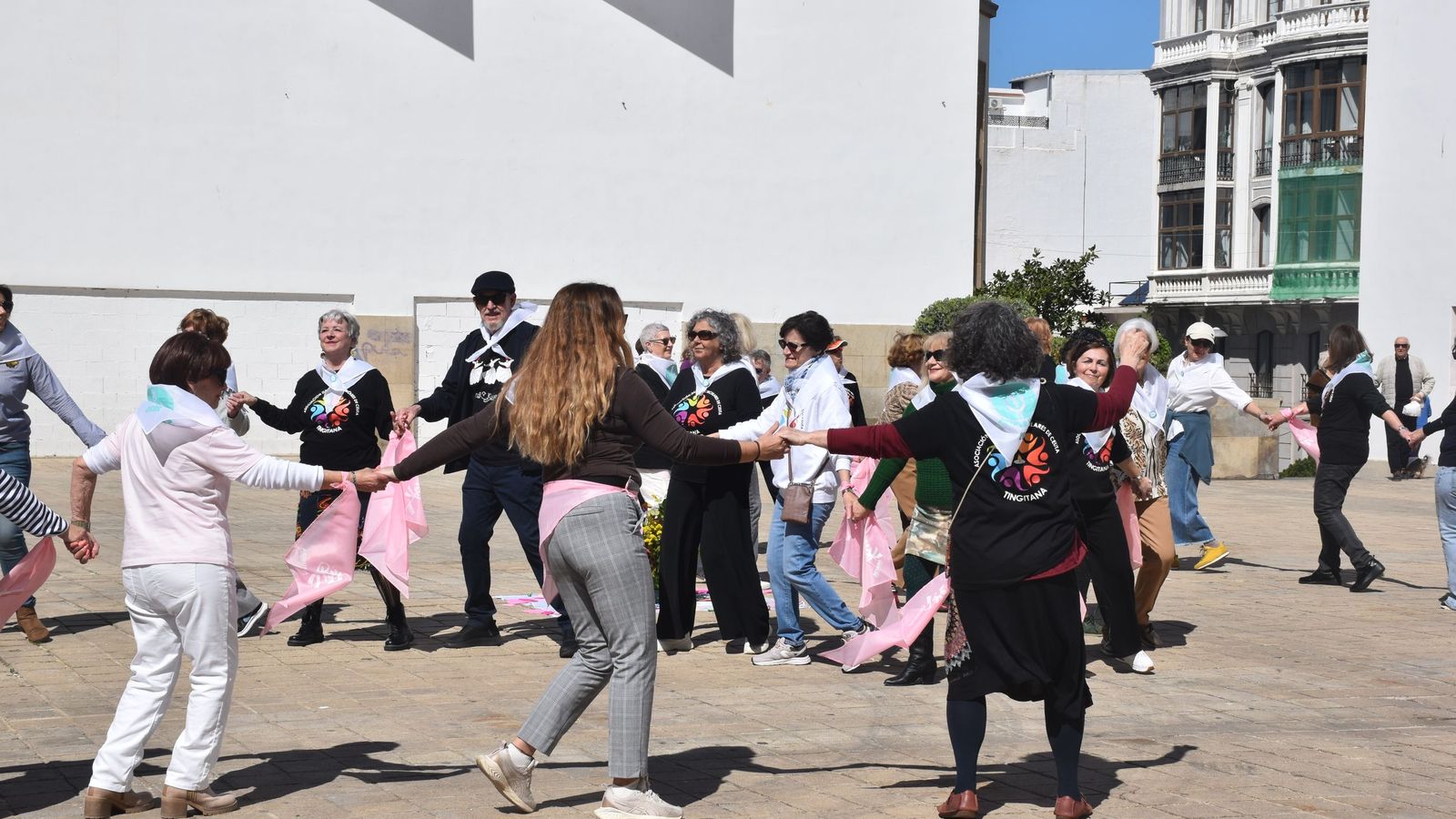 Taller de danzas circulares solidario a cargo de ACMUMA
