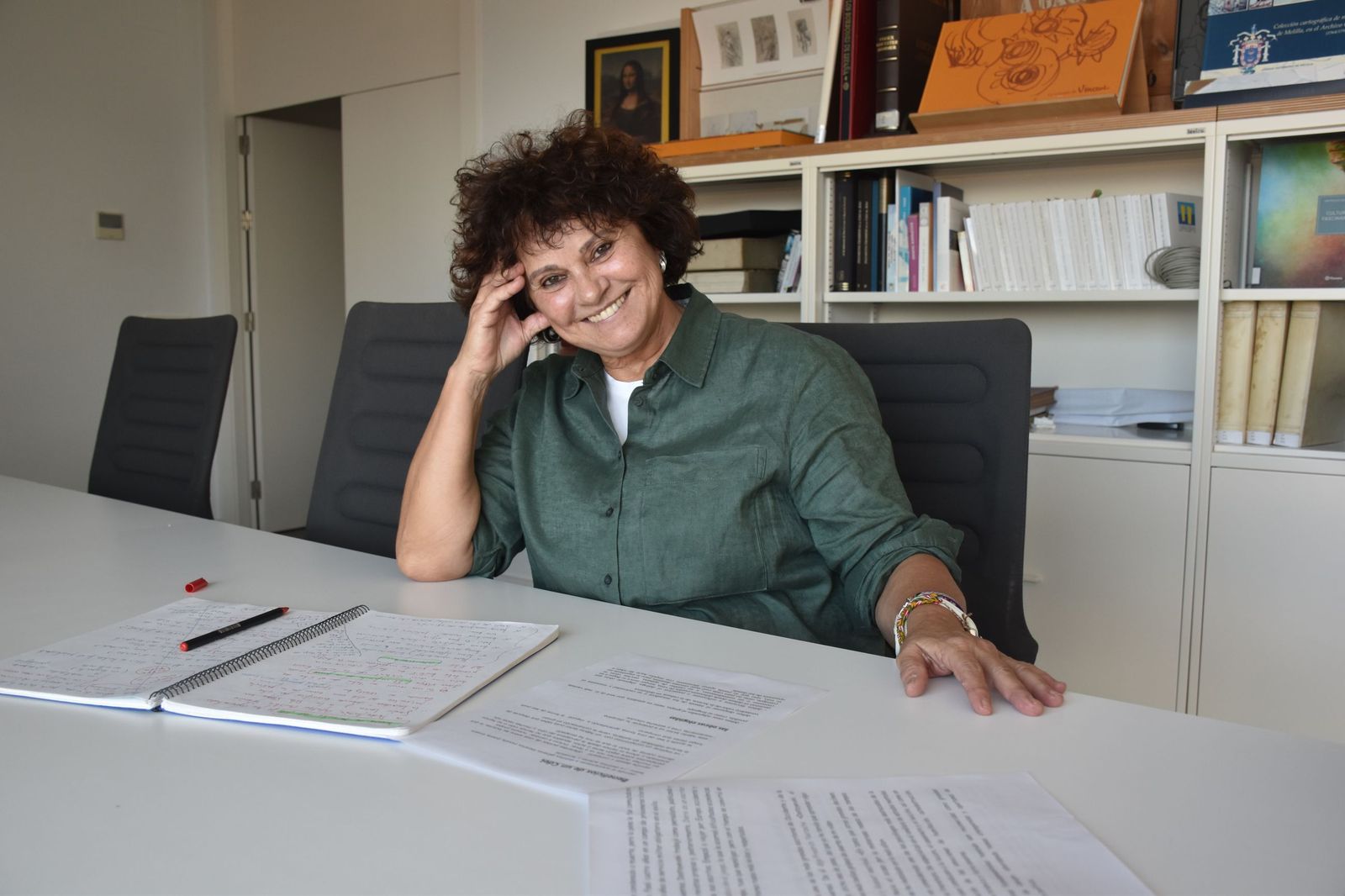 La coordinadora del club de lectura de la Biblioteca Adolfo Suárez en una entrevista con El Pueblo de Ceuta