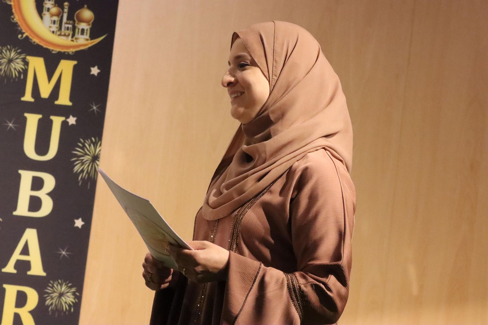 El alumnado de Al Idrissi recita el Corán en taywid en el salón de actos de la RFFCE