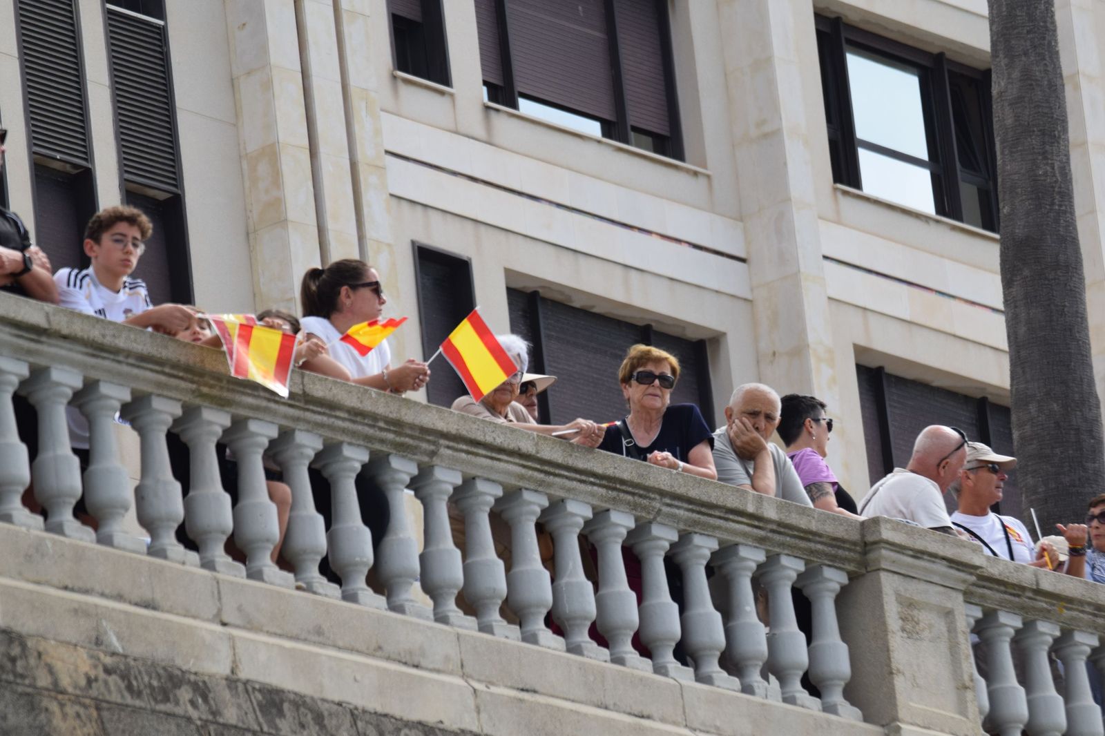 FOTOGALERÍA | Ceuta mira al cielo para celebrar a sus Fuerzas Armadas