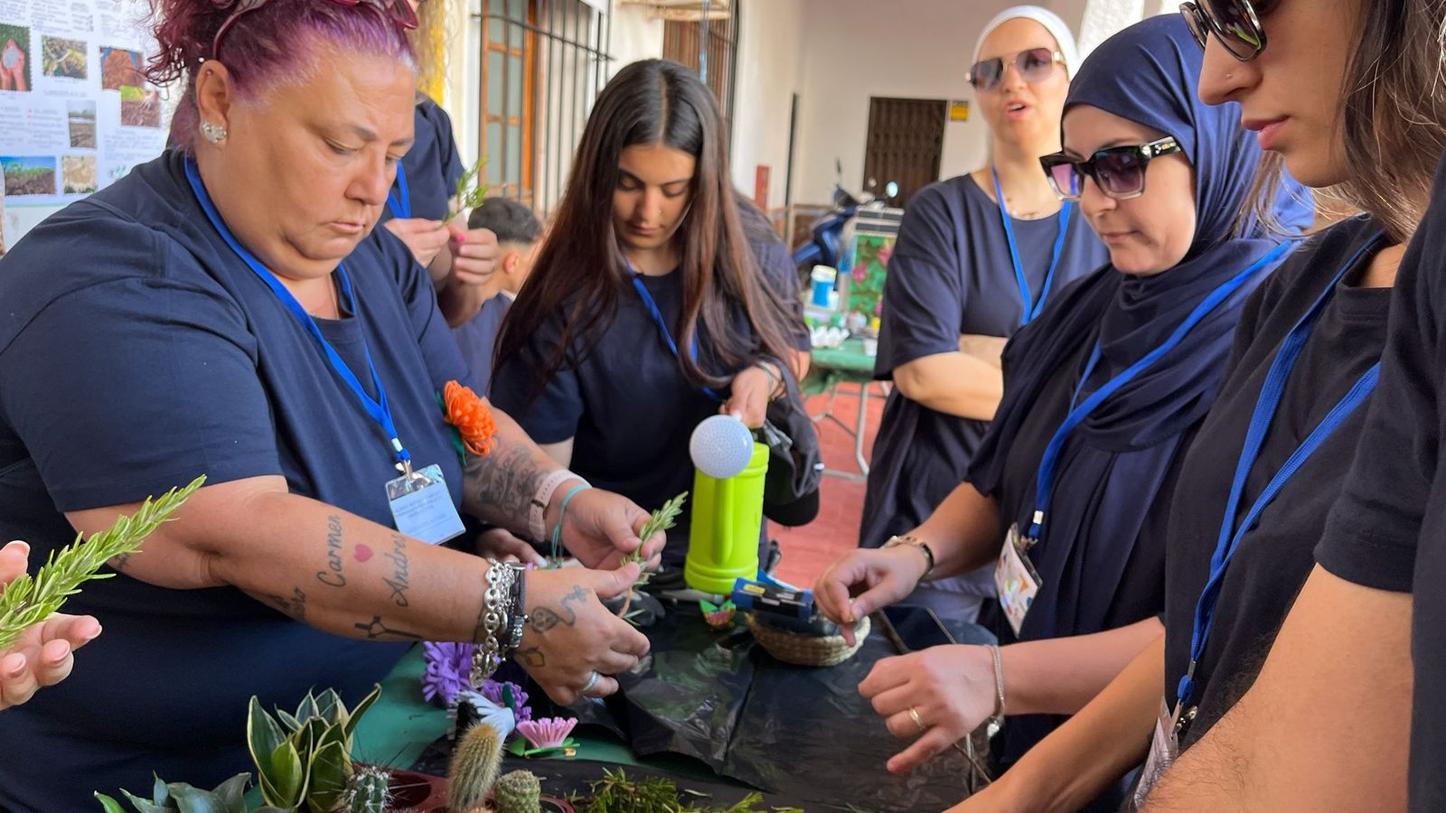 Participantes de los talleres de jardinería