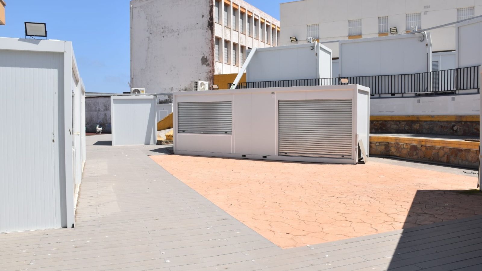 EL mercado provisional lleva ya instalado desde hace más de dos años