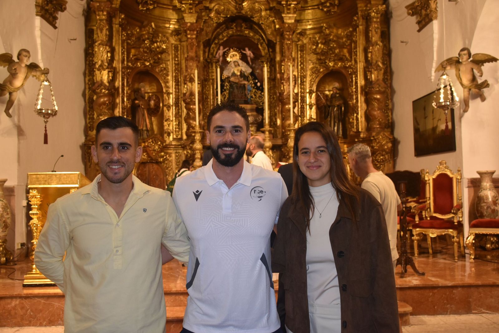 Ofrenda a la patrona y plegaria en Sidi Embarek