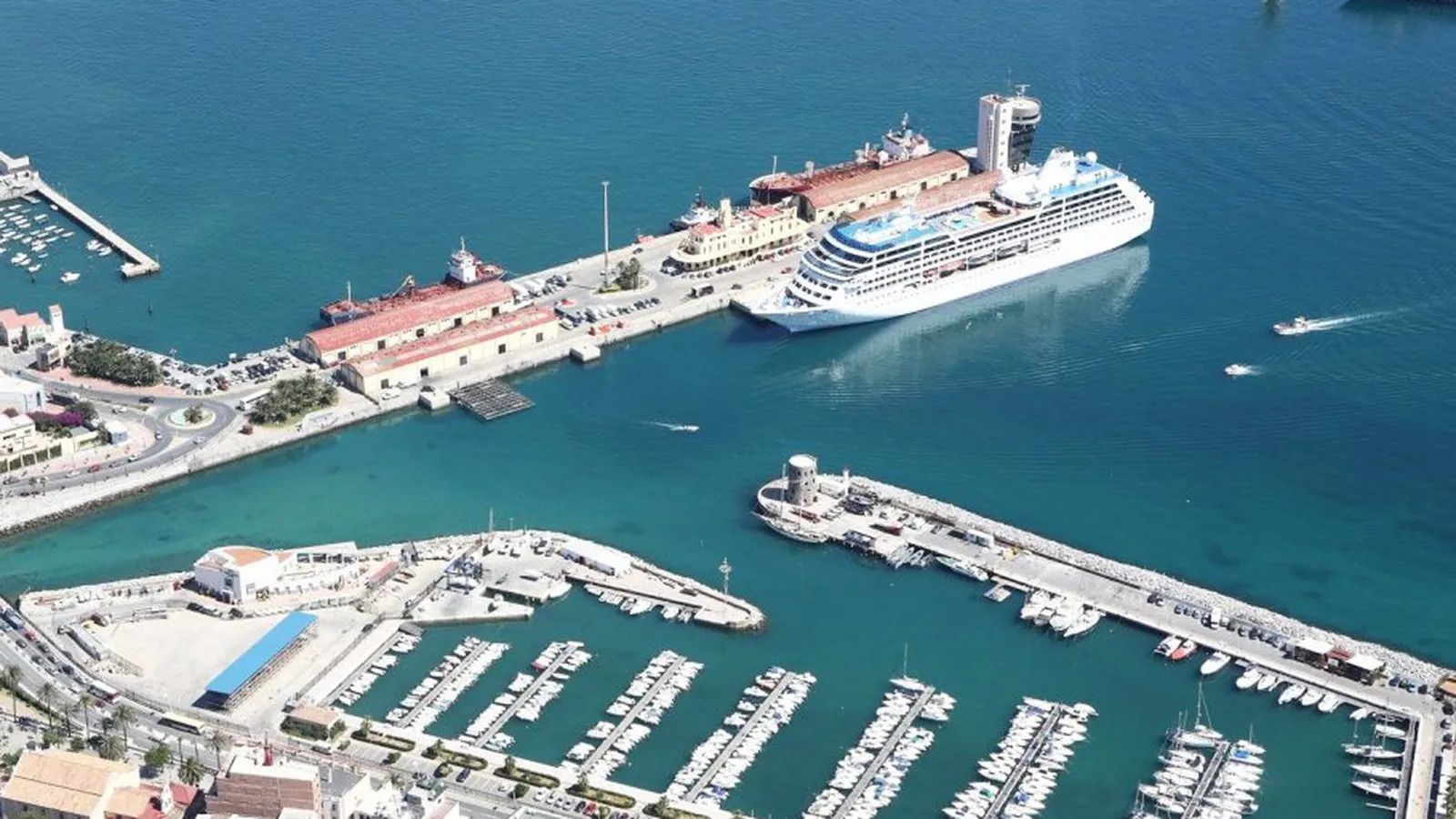 Vistas al puerto deportivo de Ceuta