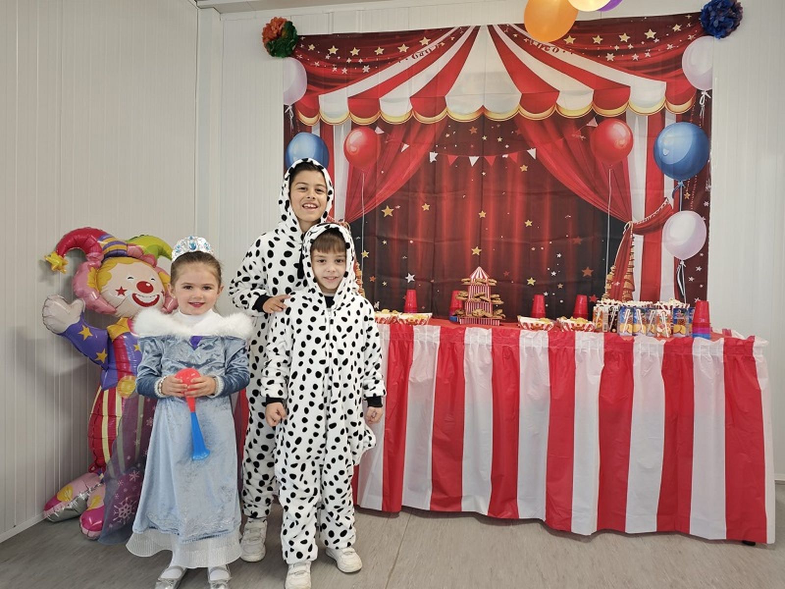 Concurso carnavalero de disfraces en Juan XXIII. / FOTO CEDIDA