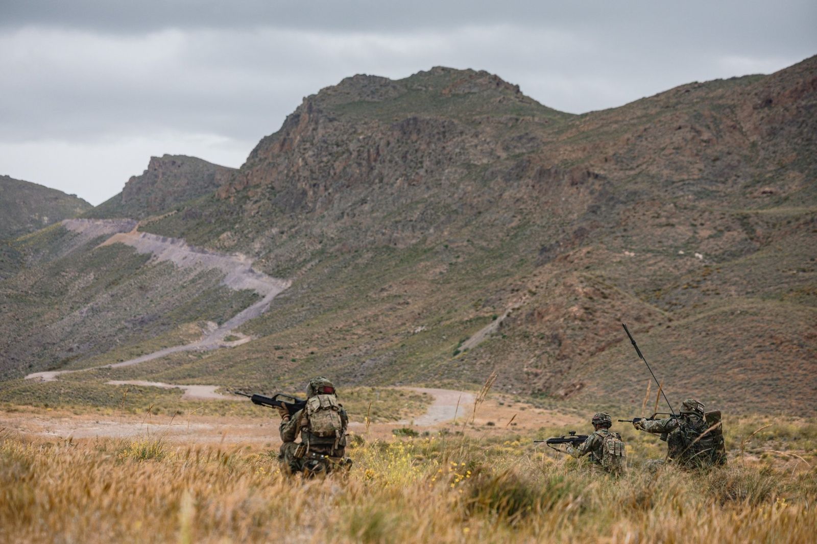 El Tercio Duque de Alba intensifican su adiestramiento en Almería con maniobras ofensivas de alta exigencia