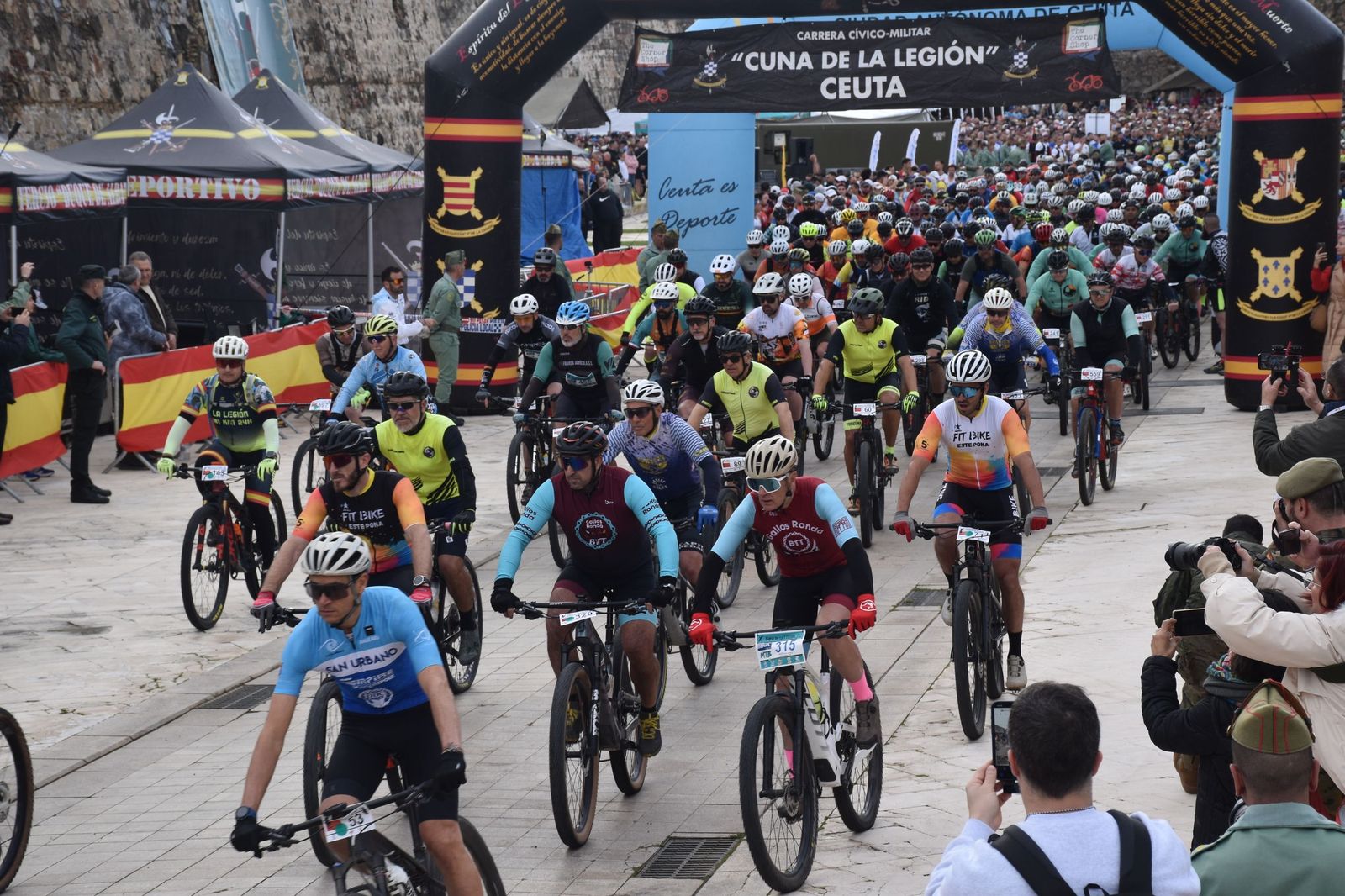 FOTOGALERÍA | Miles de corredores toman la salida en la X Cuna de la Legión: mira las imágenes