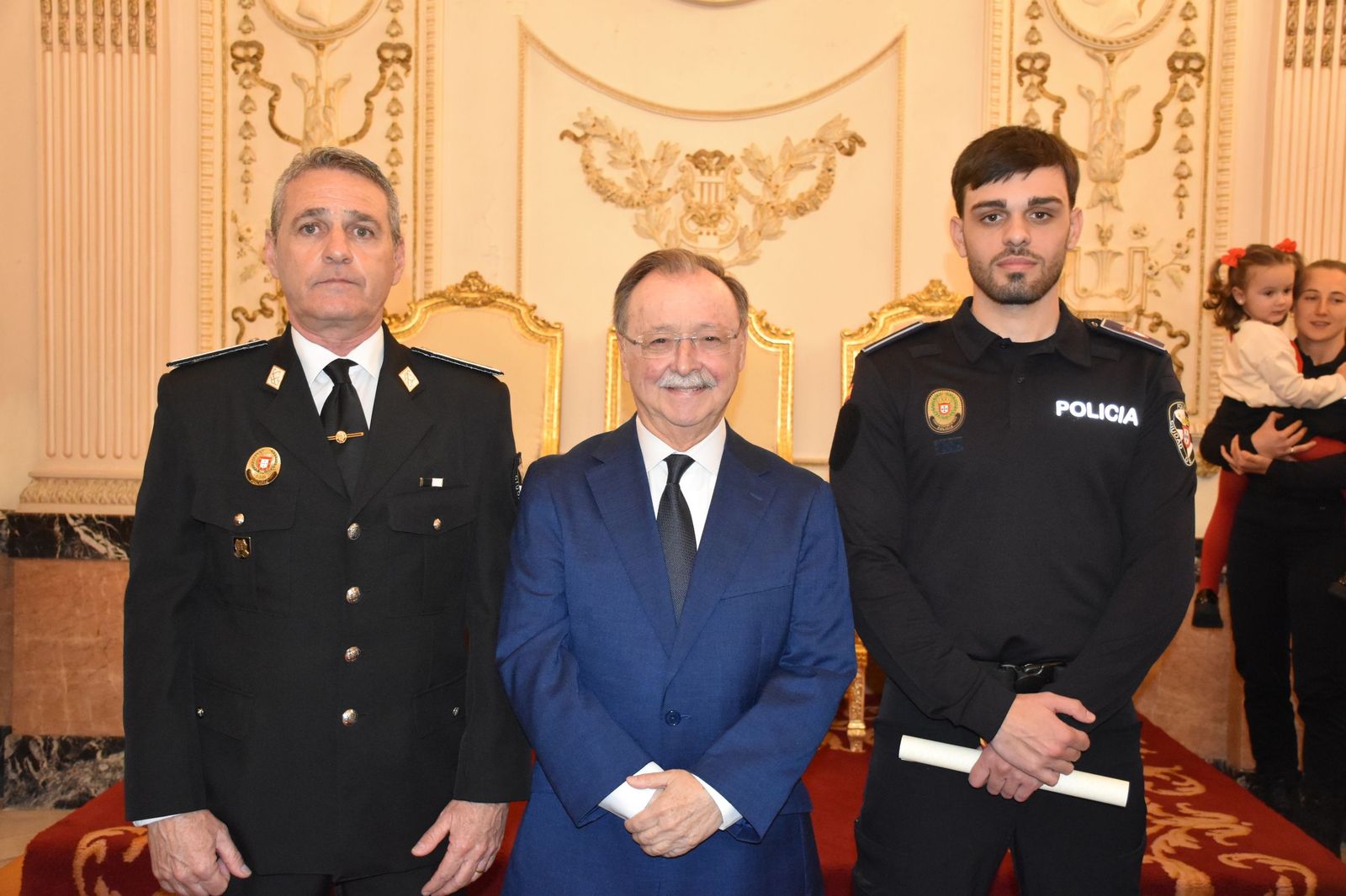 La toma de posesión de los 15 nuevos policías locales, en imágenes