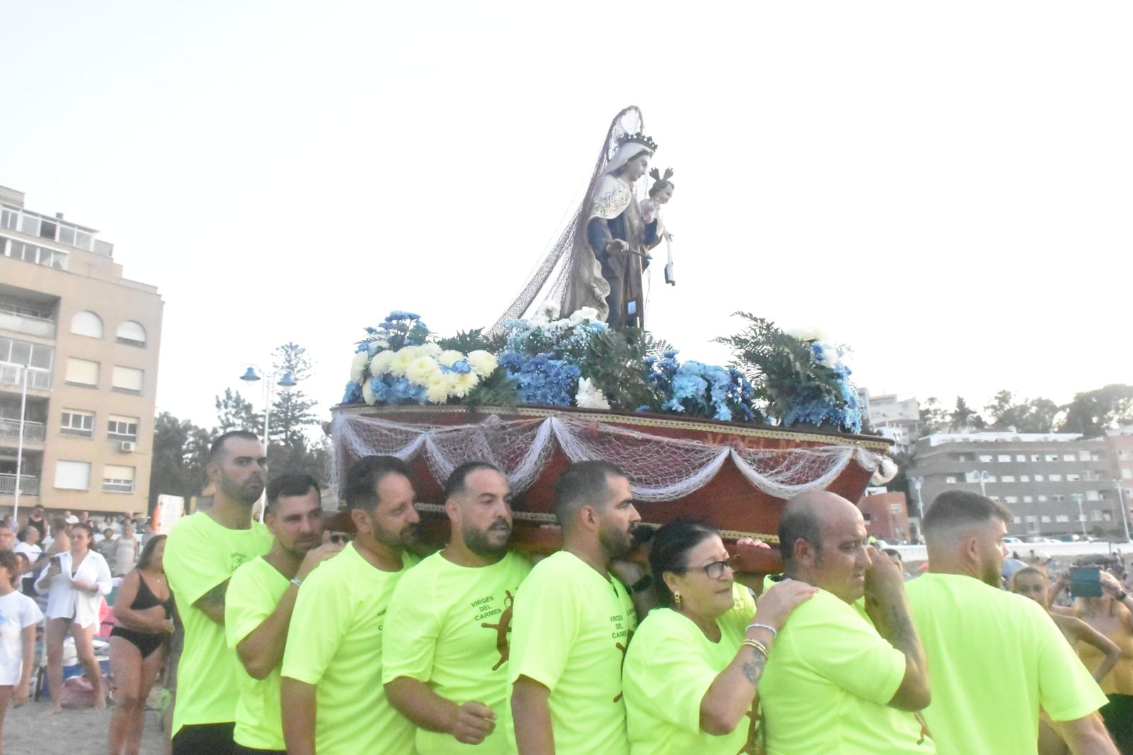 La Virgen del Carmen del Puerto encandila la barriada de Villajovita