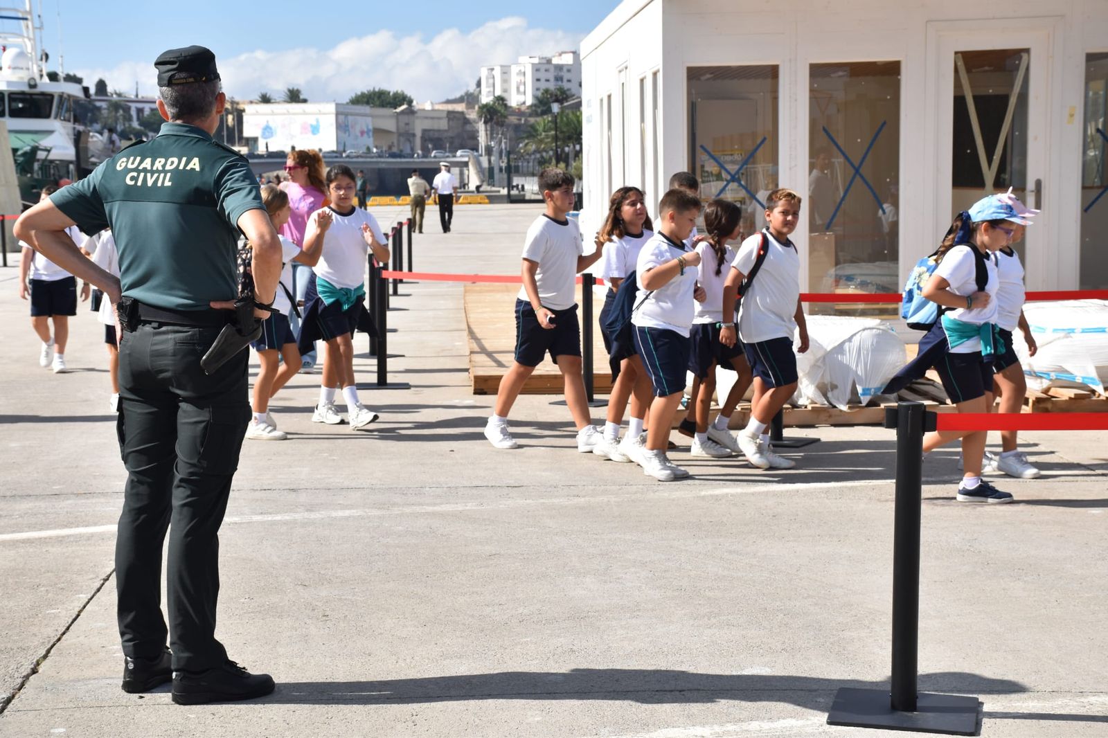 La Guardia Civil muestra sus medios a los escolares