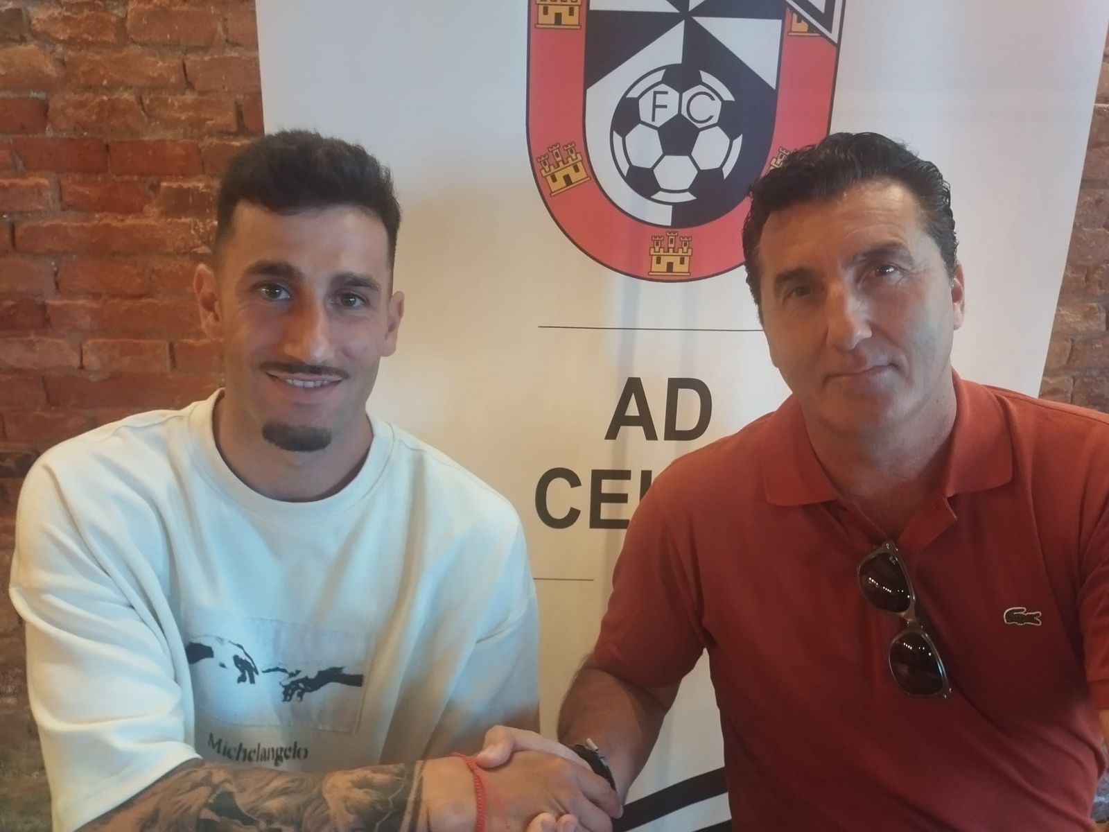 Álex Camacho con el director deportivo, Edu Villegas