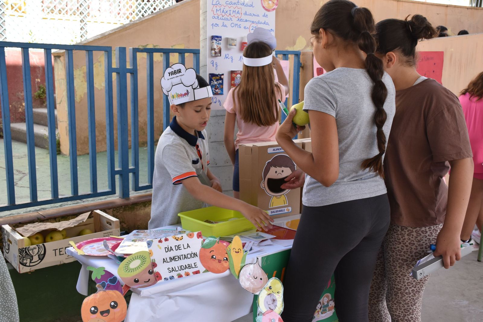 Feria de Hábitos Saludables organizada por la enfermera escolar del CEIP Santa Amelia, Alejandra González