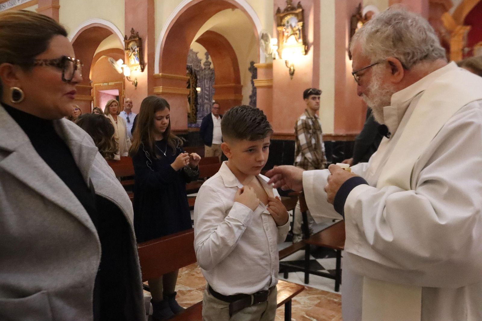 Daniel, Adrián y Noel reciben el Sacramento del bautismo
