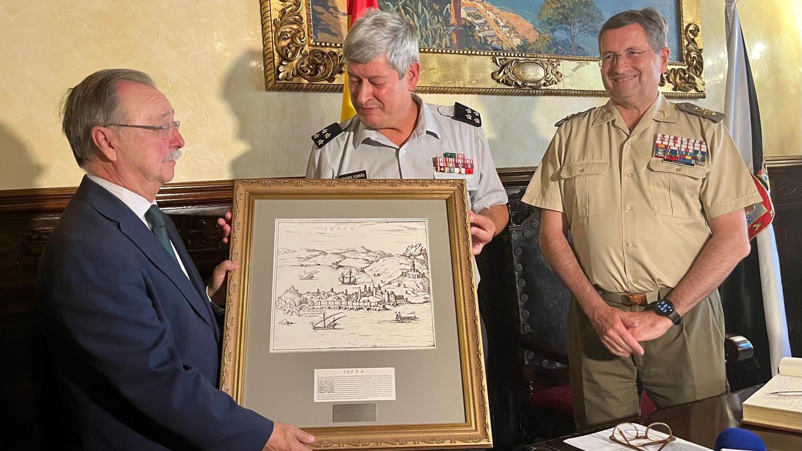 Vivas recibe en Ceuta a los jefes de Estado Mayor del Ejército de Tierra de España y Portugal