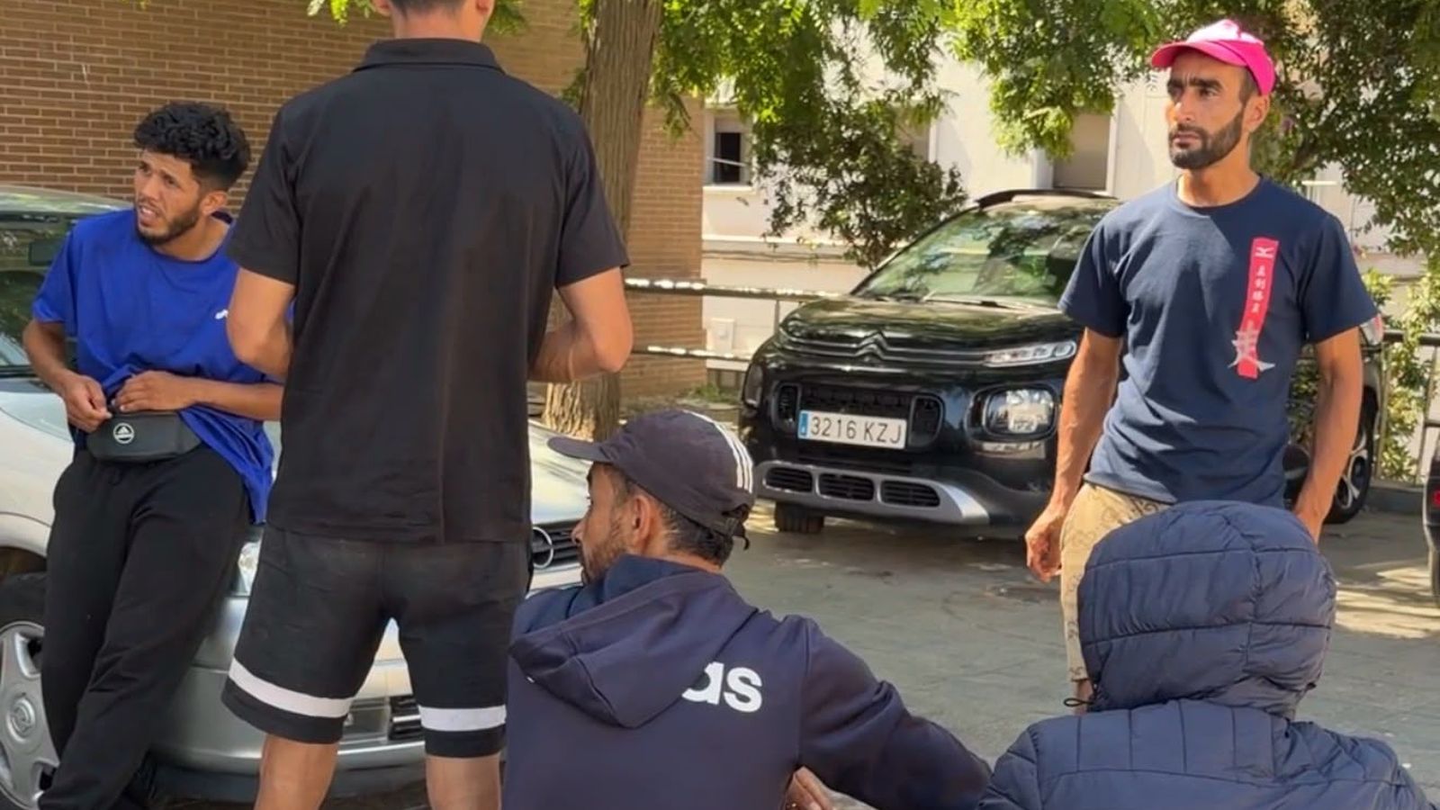 Miles de migrantes continúan deambulando por las calles de Ceuta