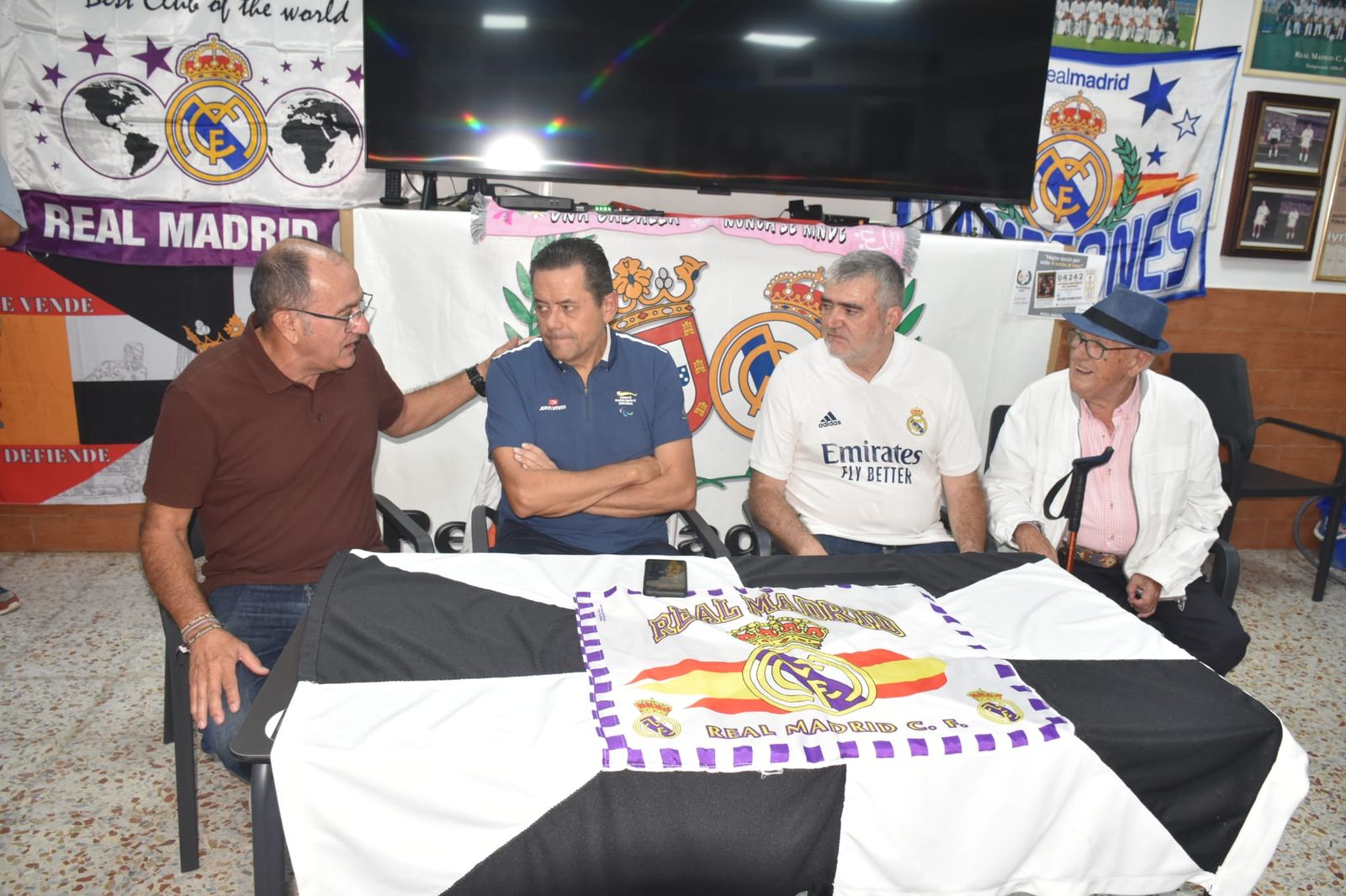 Tomás Roncero visita la Peña Madridista de Ceuta
