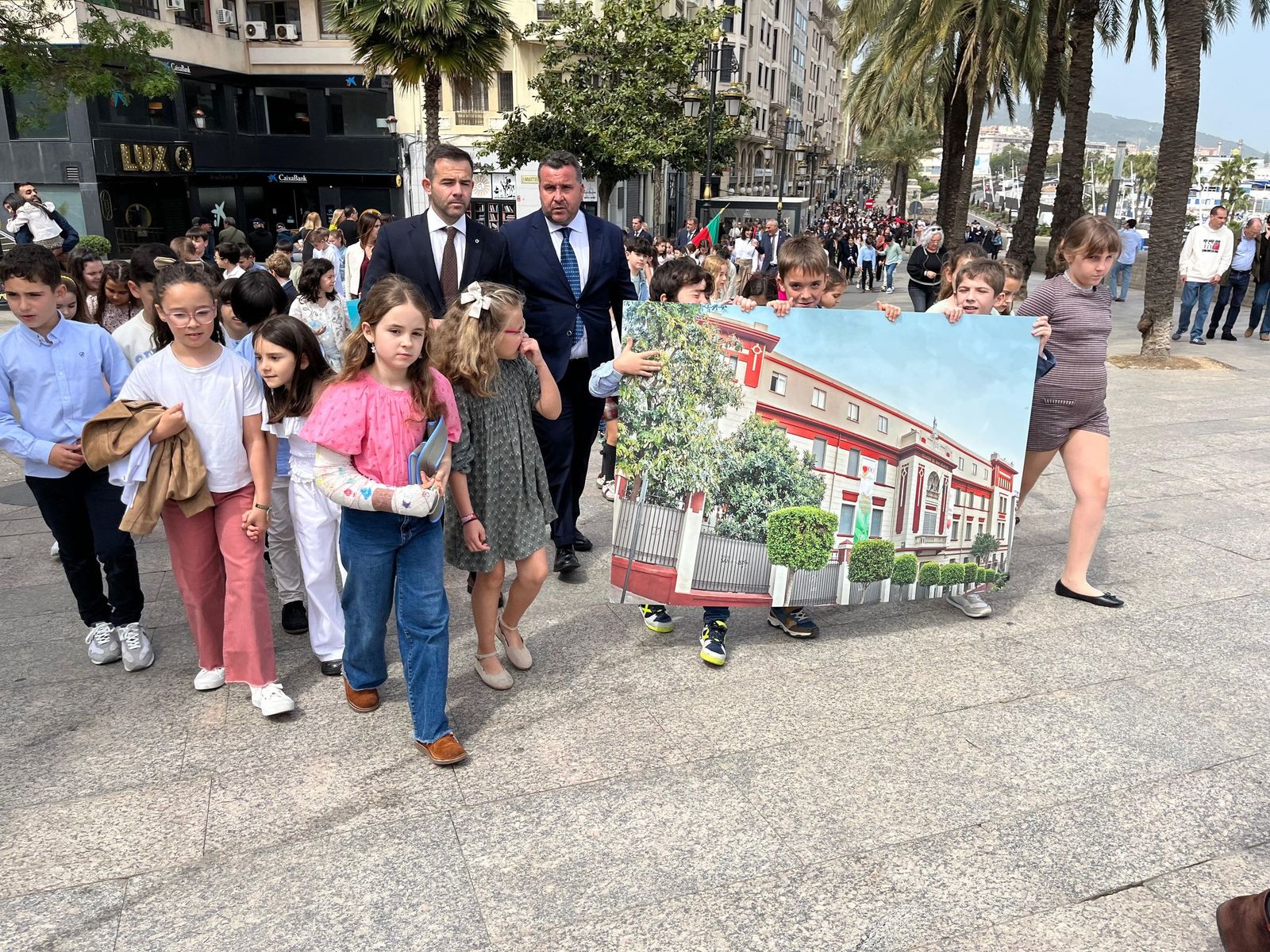 El colegio San Agustín honra a su patrón con una procesión, juegos y unión en su gran día