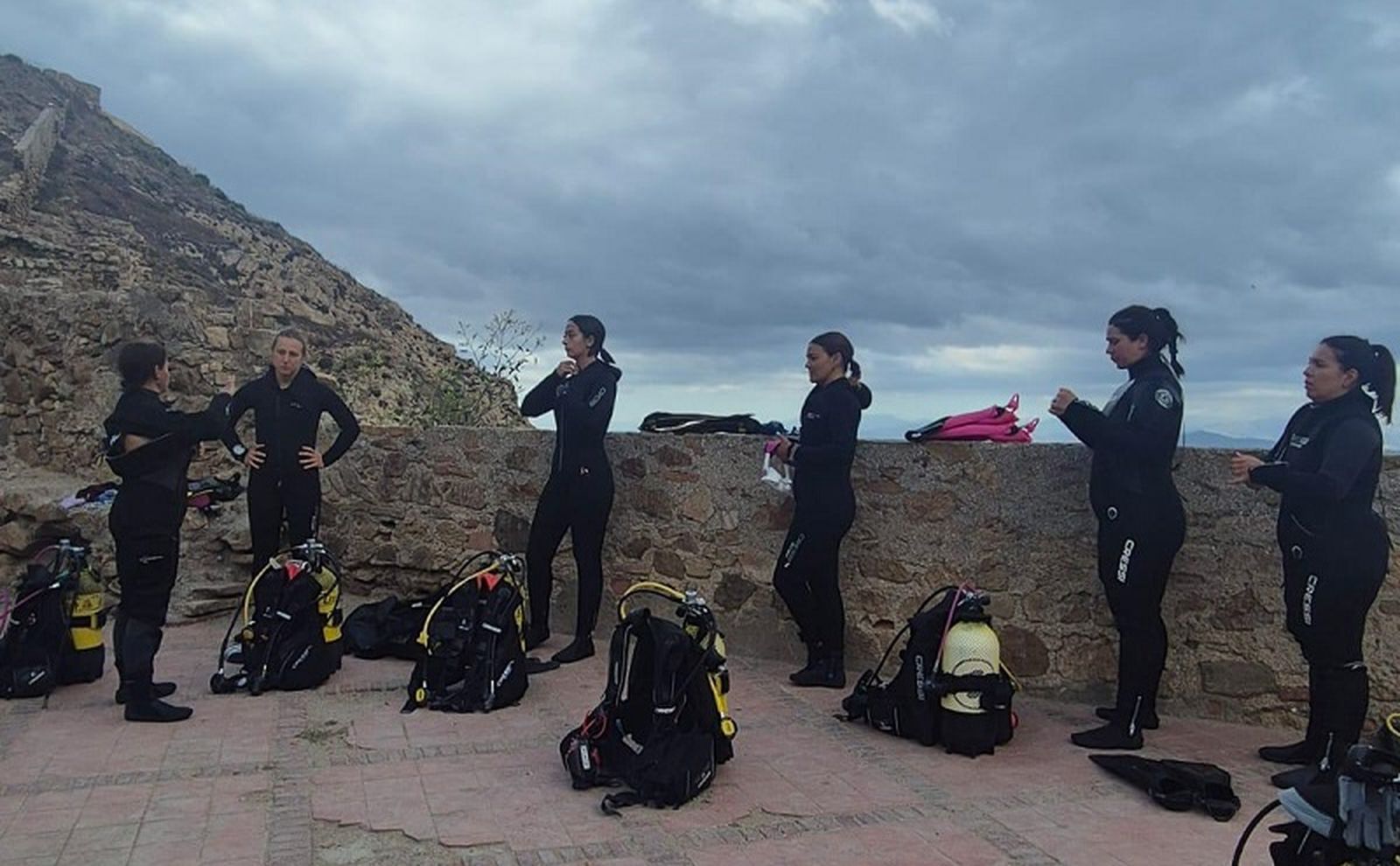 FOTO DÍA DE LA MUJER BUCEADORA POR EL CENTRO BURBUJAS / GREEN DIVING