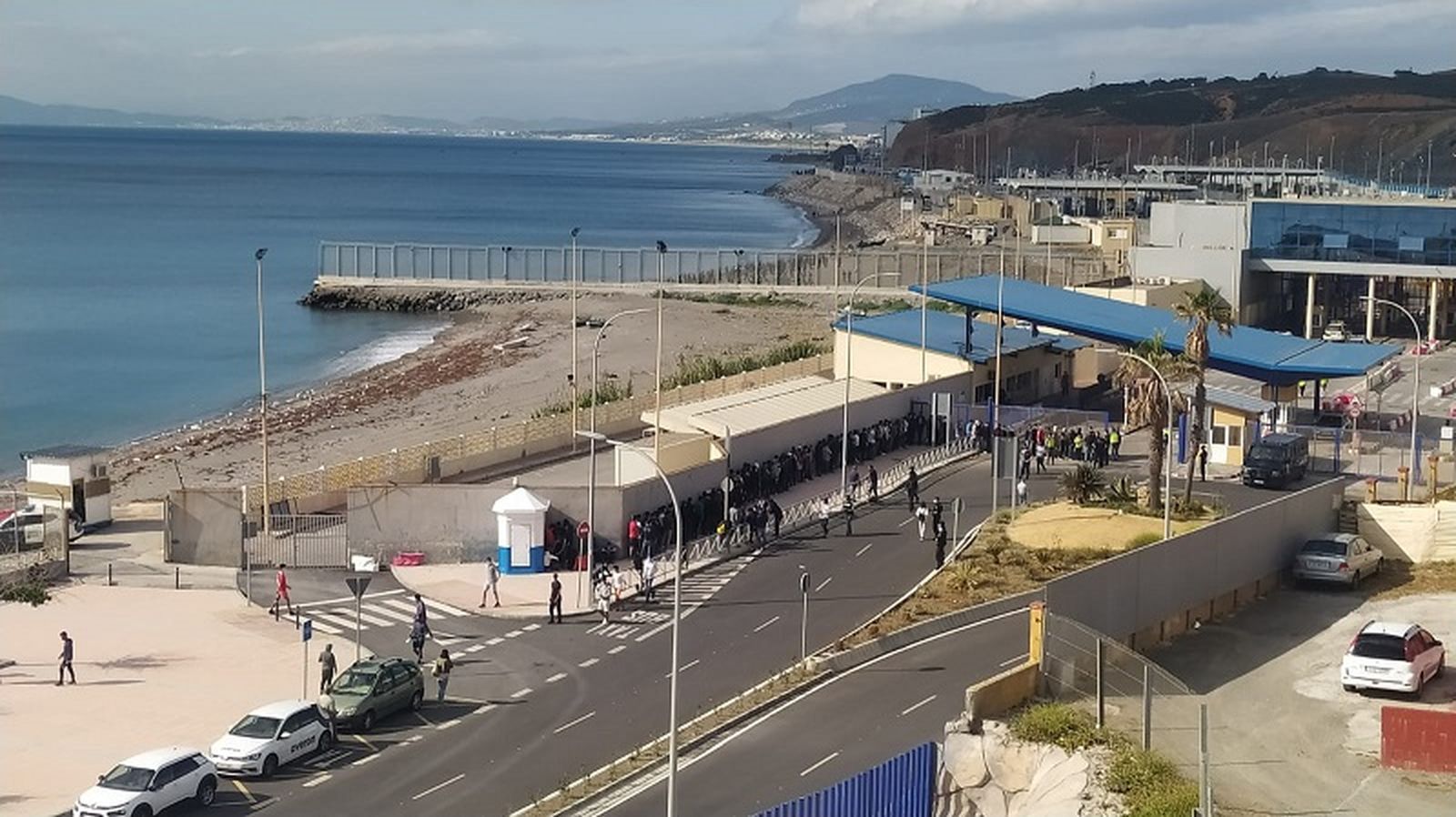Espigón y paso fronterizo de El Tarajal
