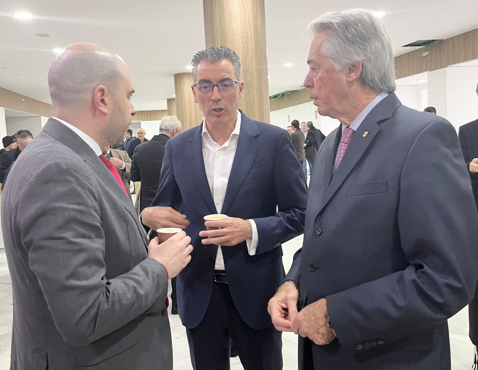 El Pueblo invita a reflexionar sobre el futuro del turismo en Ceuta