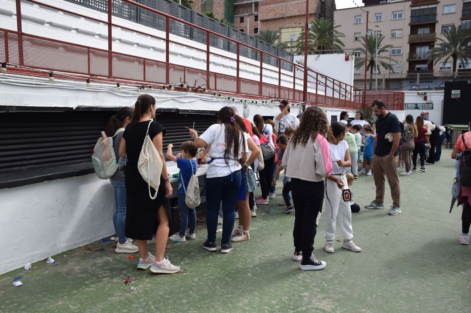 Ceuta celebra un Día de la Mochila multitudinario bajo un ambiente festivo y familiar Ceuta celebra un Día de la Mochila multitudinario bajo un ambiente festivo y familiar