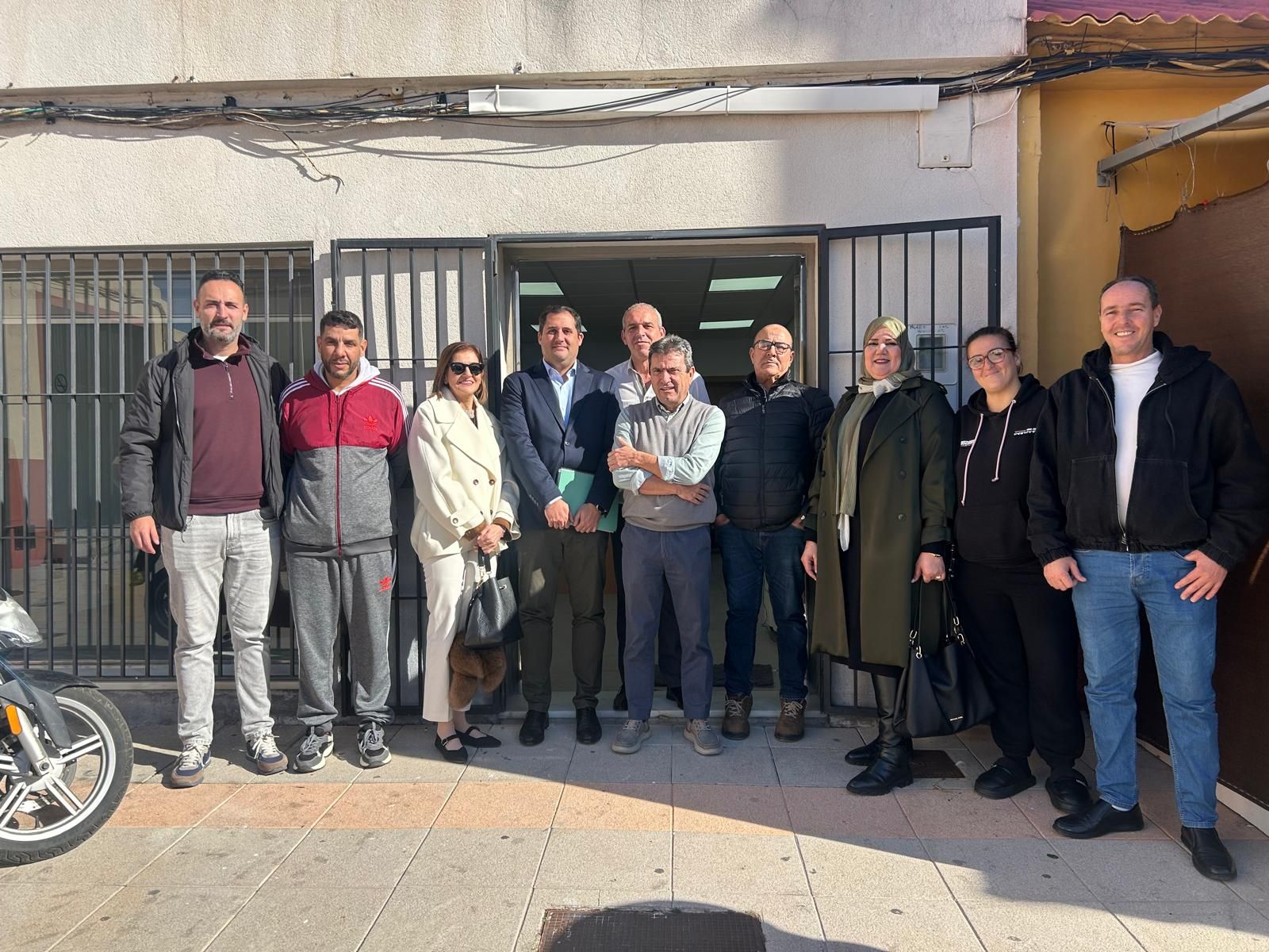 Ramírez y su equipo en la Asociación de Vecinos de El Príncipe Alfonso